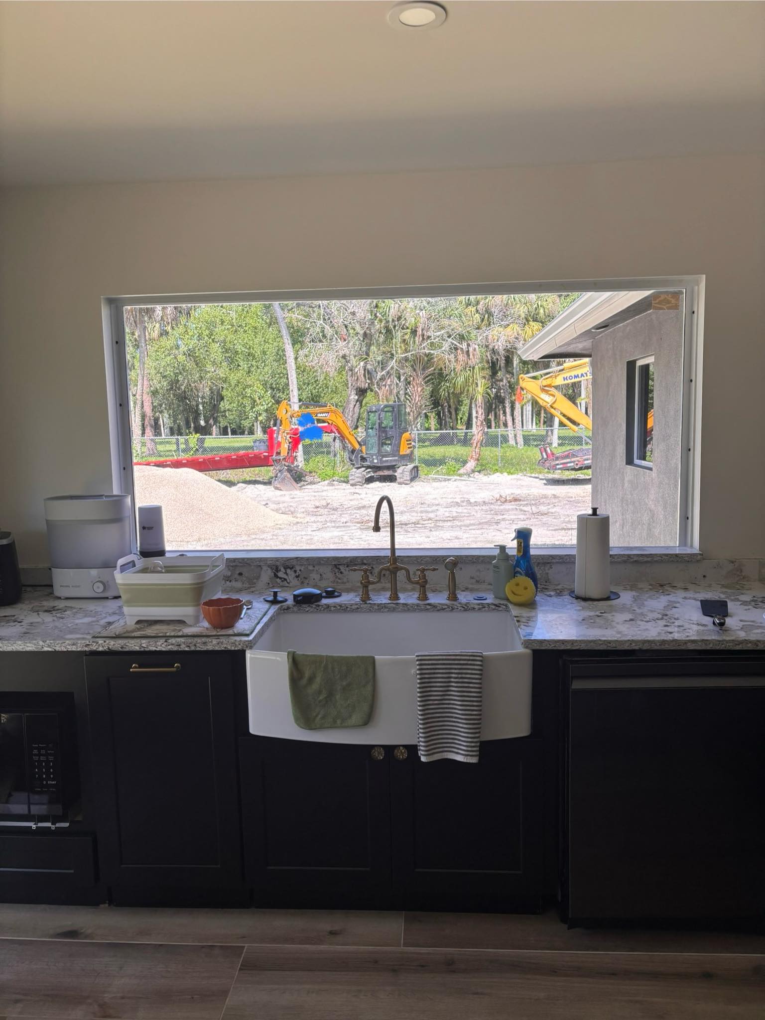 Kitchen Sink Not Centered under Window: Design Solutions