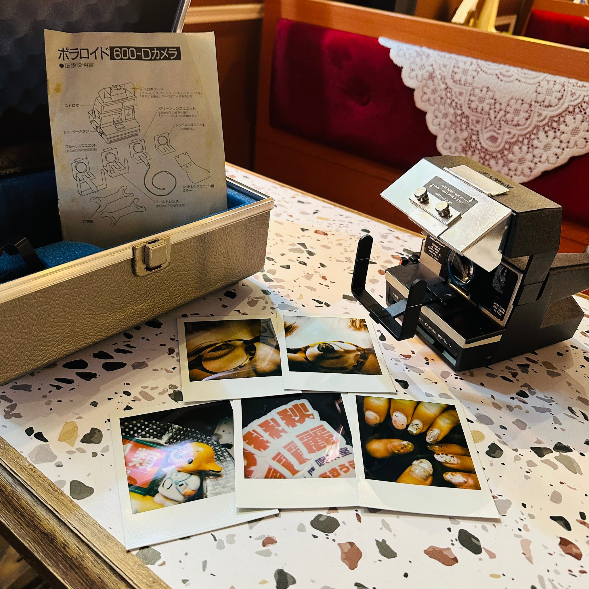 POLAROID 600 DINE CLOSE-UP