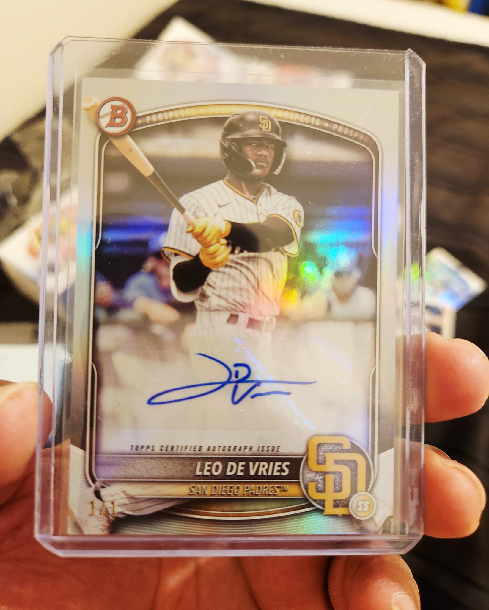 2025 Bowman Leo De Vries Platinum Prospect Autograph Card /1