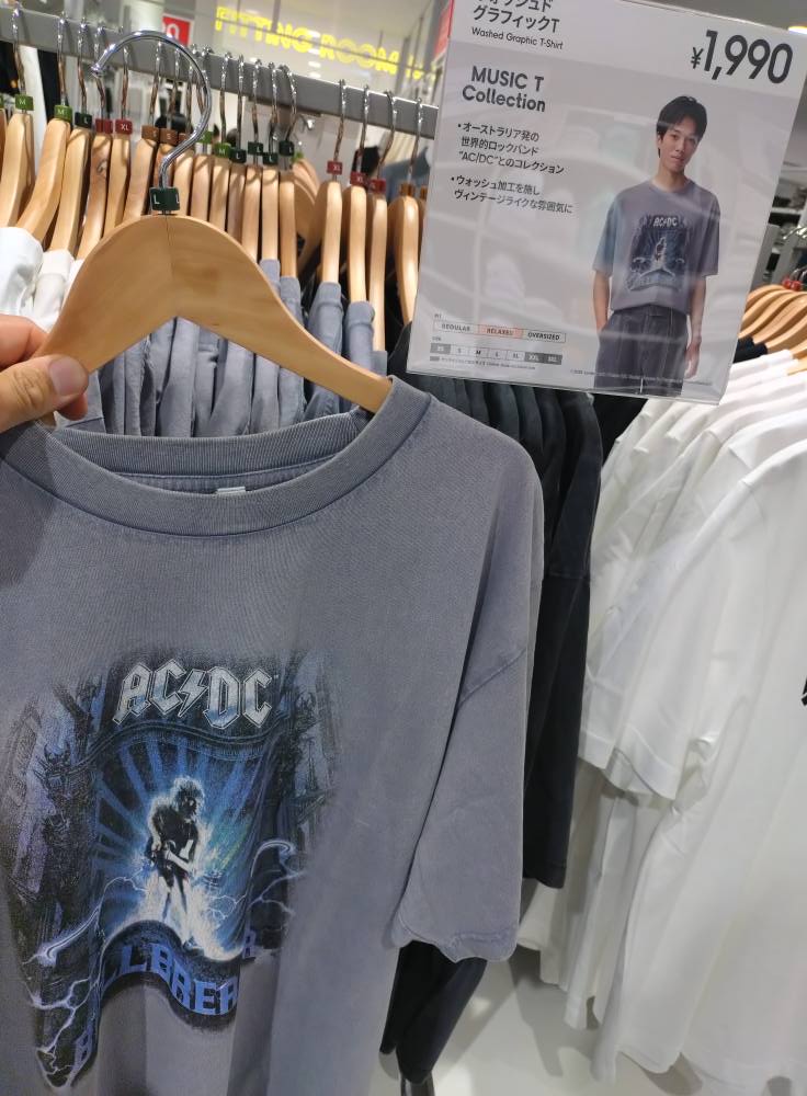 ACDC来日してくれると良いですね。ACDCのTシャツもGUで1990円で売っ