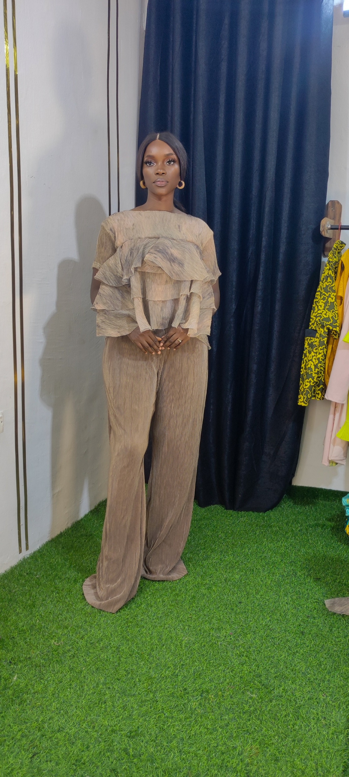 leather dress belt Wide Waist colour: green-and-blue-abstract-print-short-sleeve-belted-wrap-midi-dress Color:Vintage White you won’t find a Chunky Black Statement Necklace