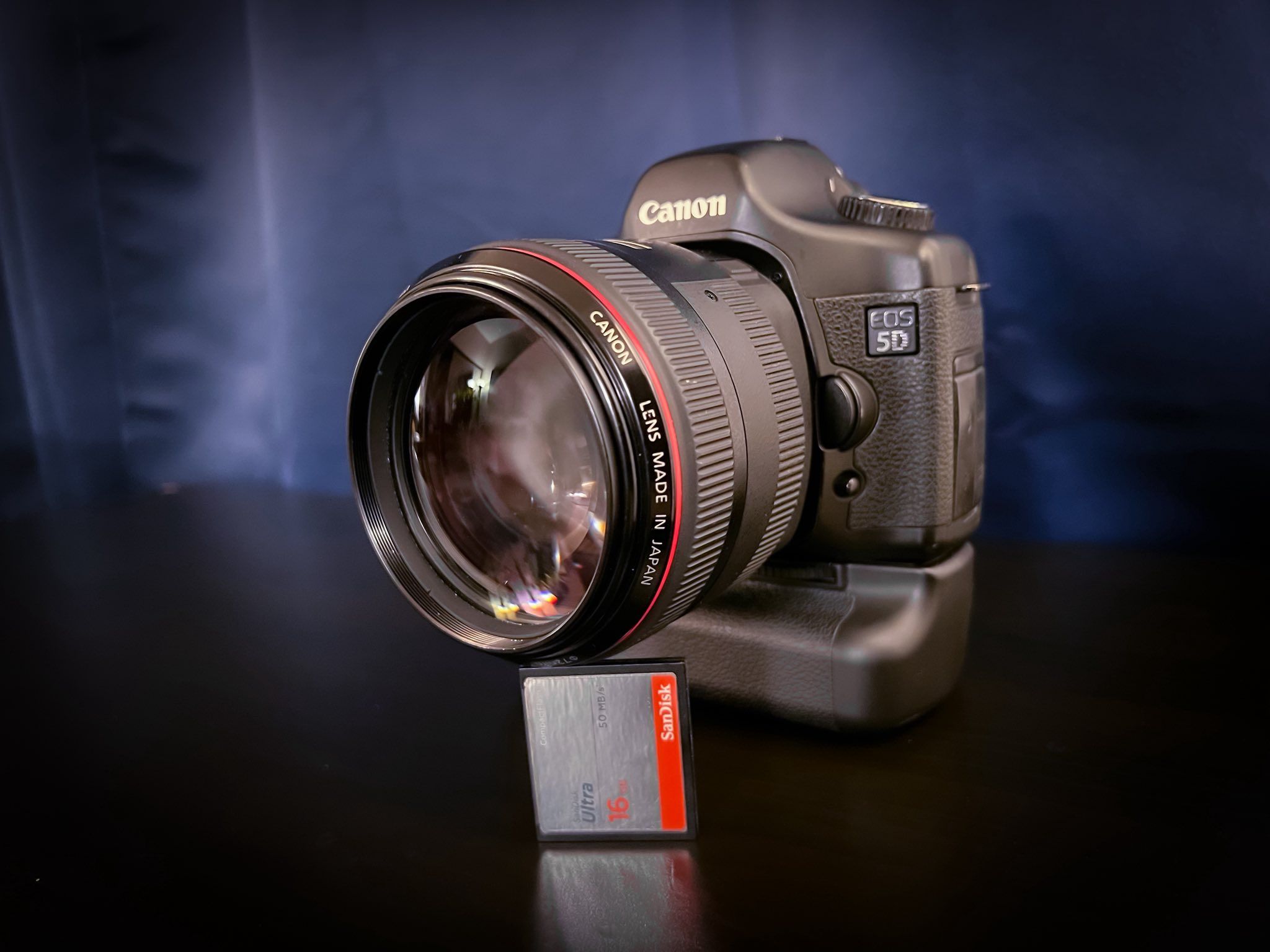 Comparison of Canon EF 85mm 1.2 and EF 50mm 1.2 lenses on Canon 