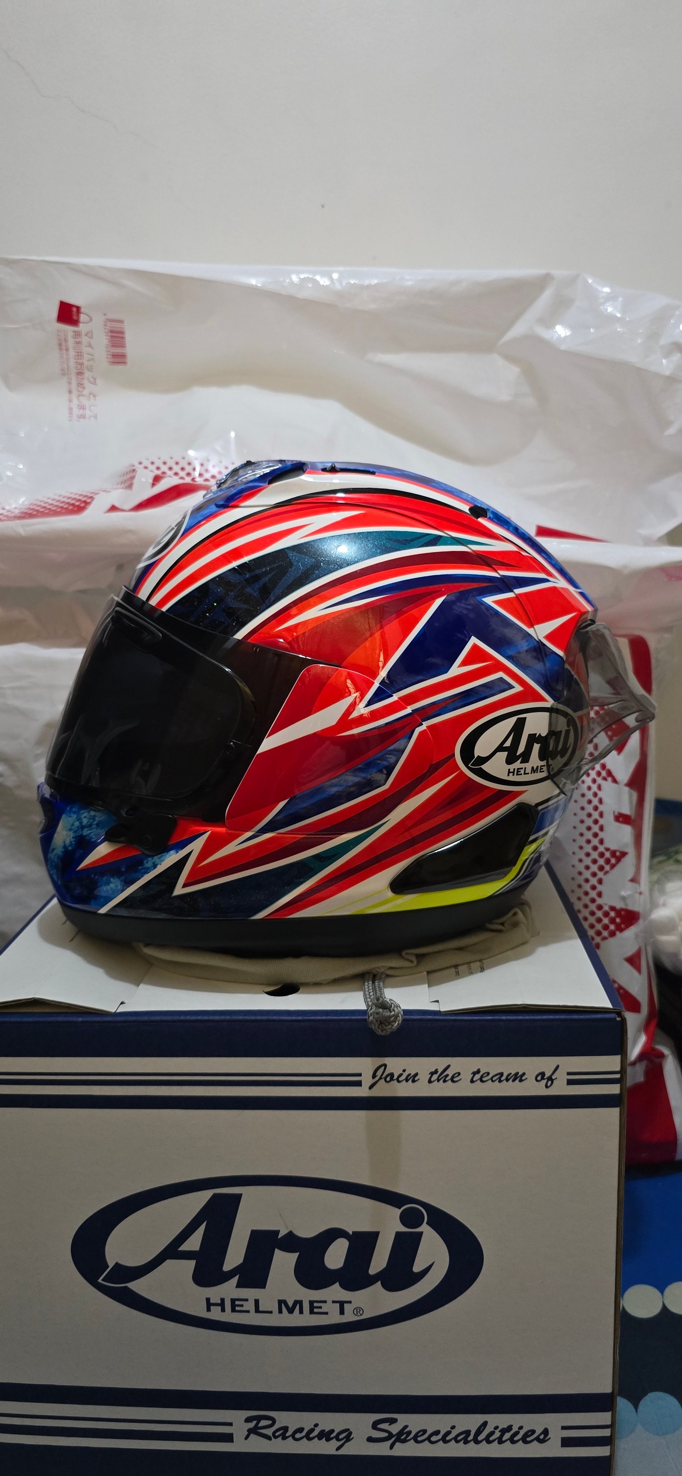 Arai rx7x ogura Medium size Comes with arai dark smoke visor and 
