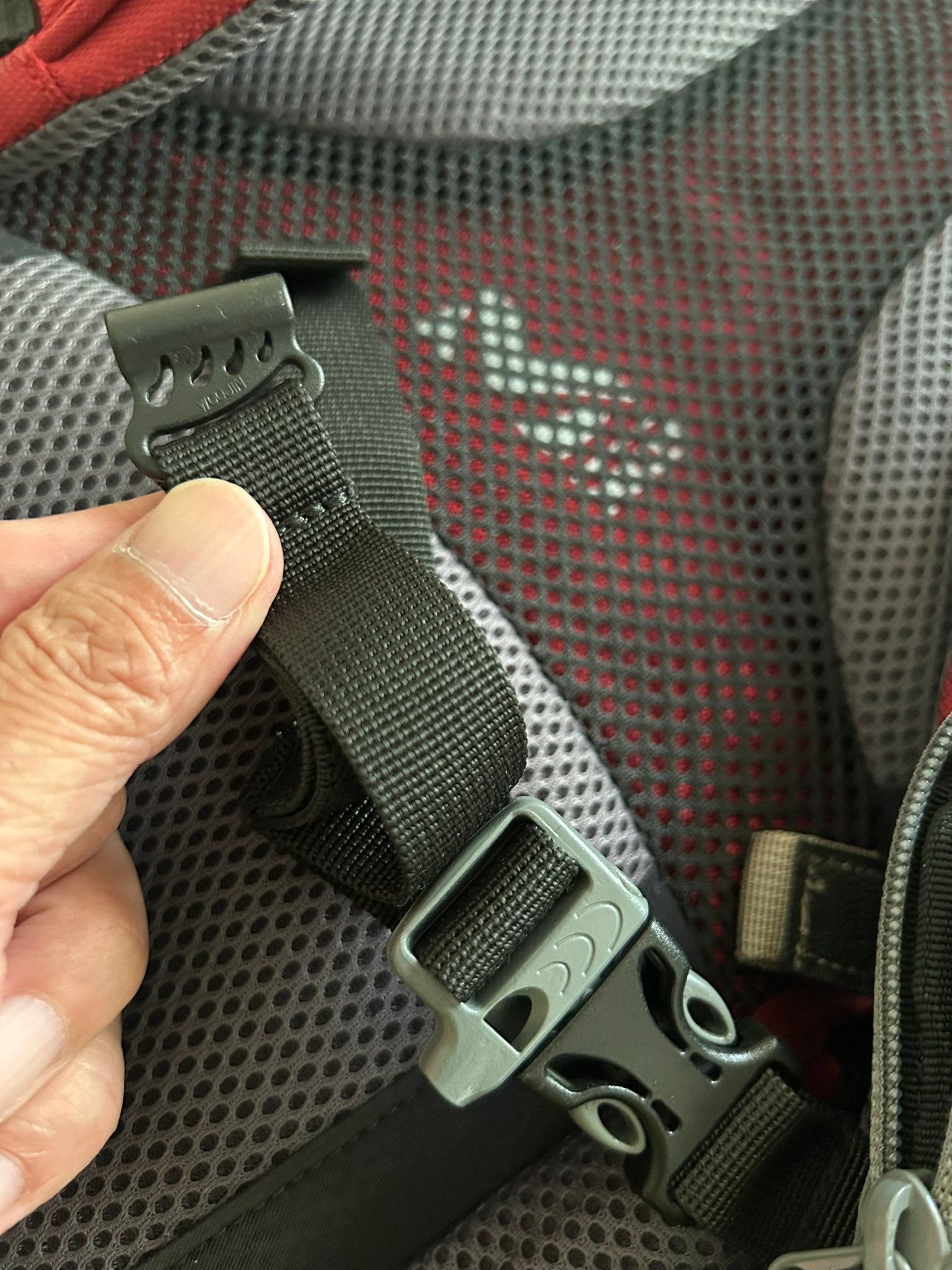 ザックが壊れてしまいました? ミレーのサースフェーのかなり前の 