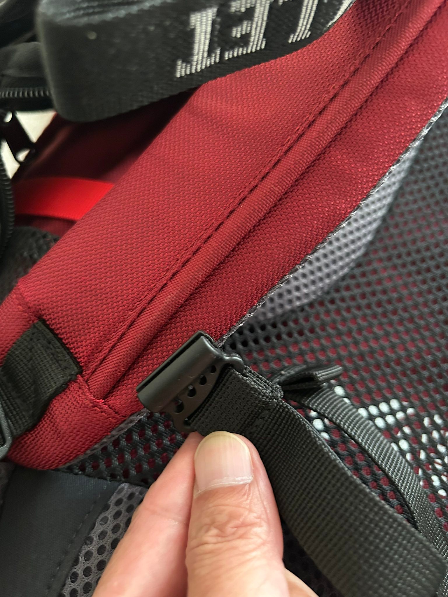 ザックが壊れてしまいました? ミレーのサースフェーのかなり前の 