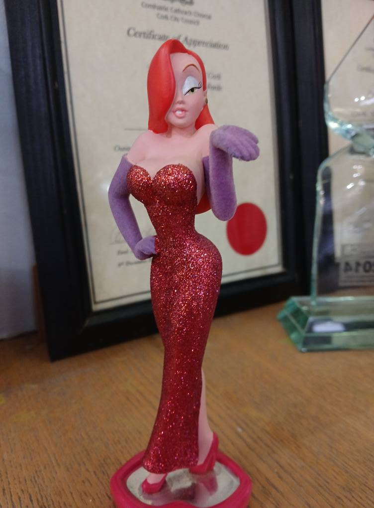 Weird (and Wonderful) Secondhand Finds That Just Need To Be Shared ...