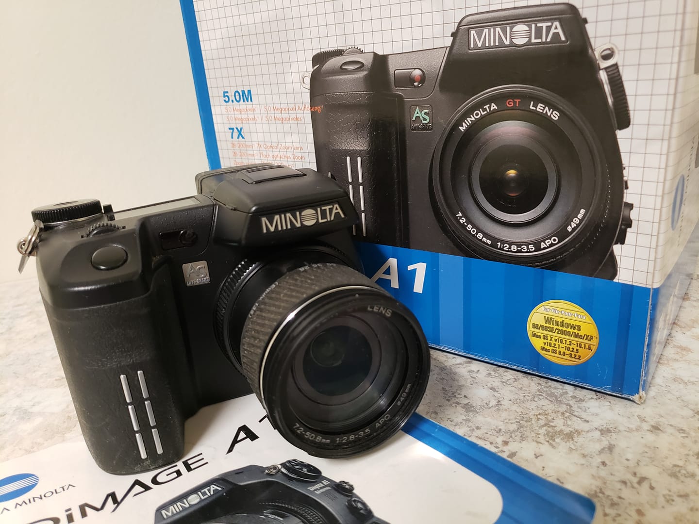Konica minolta dimage A1 from 2003. This is a fantastic camera 