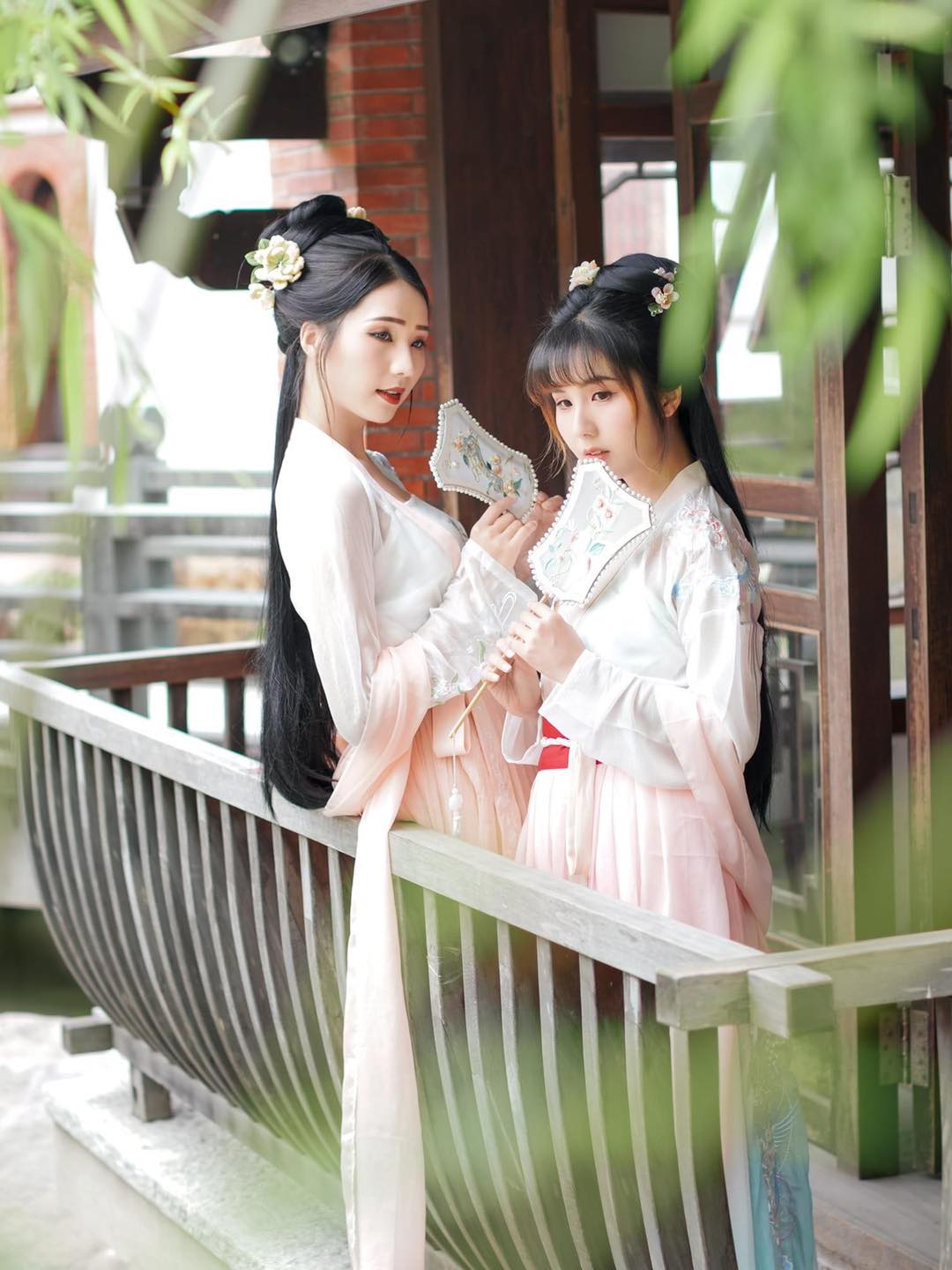 黃韻霏Anita - 疫情前最後一拍的漢服 謝謝Jeff幫我完成可以跟小花漢服的心願 MD的IG⬇️...
