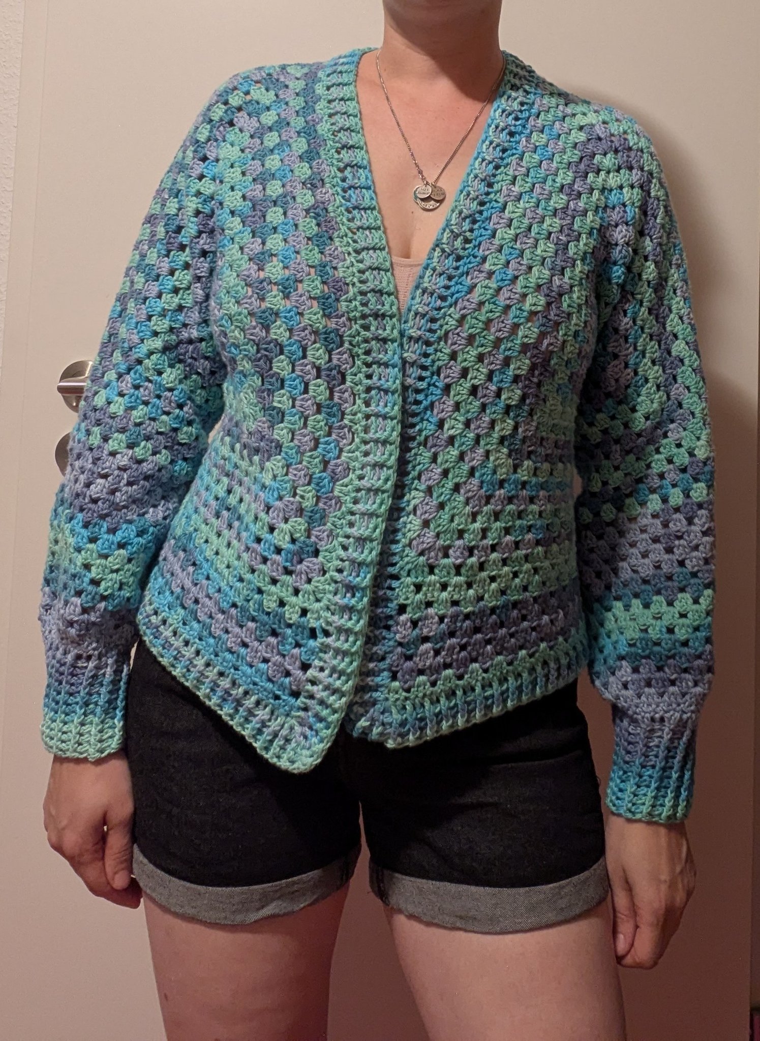 Crocheting a hexagon cardigan with Hobbii Frutta yarn