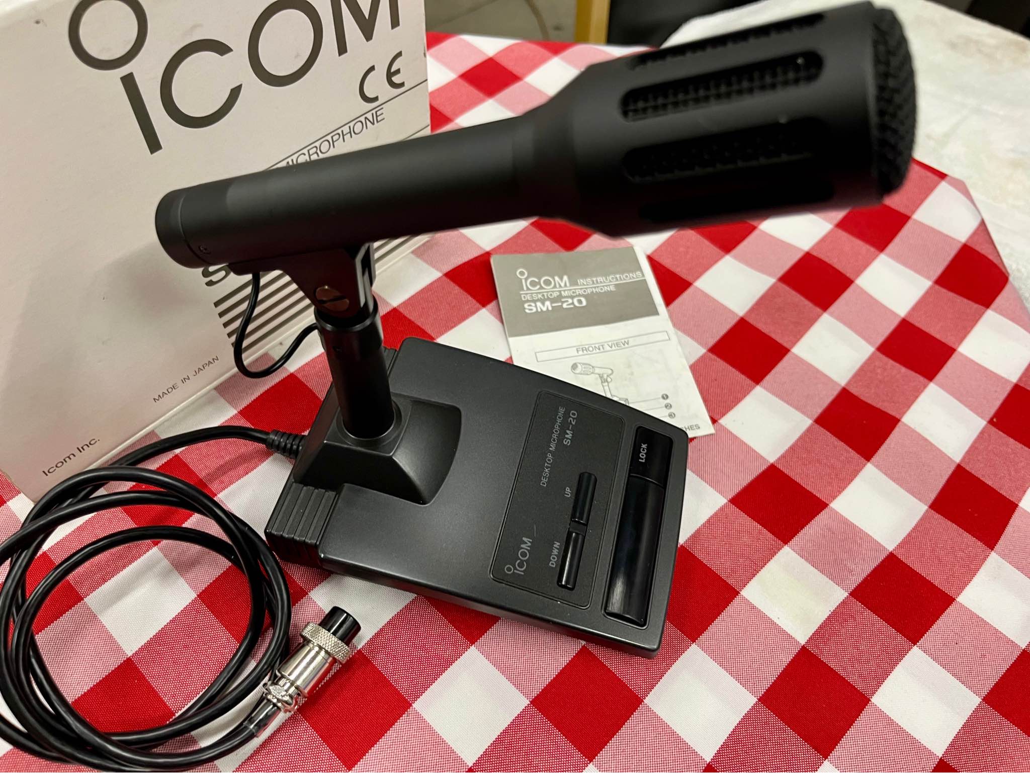 What is the Icom SM-20 microphone like?
