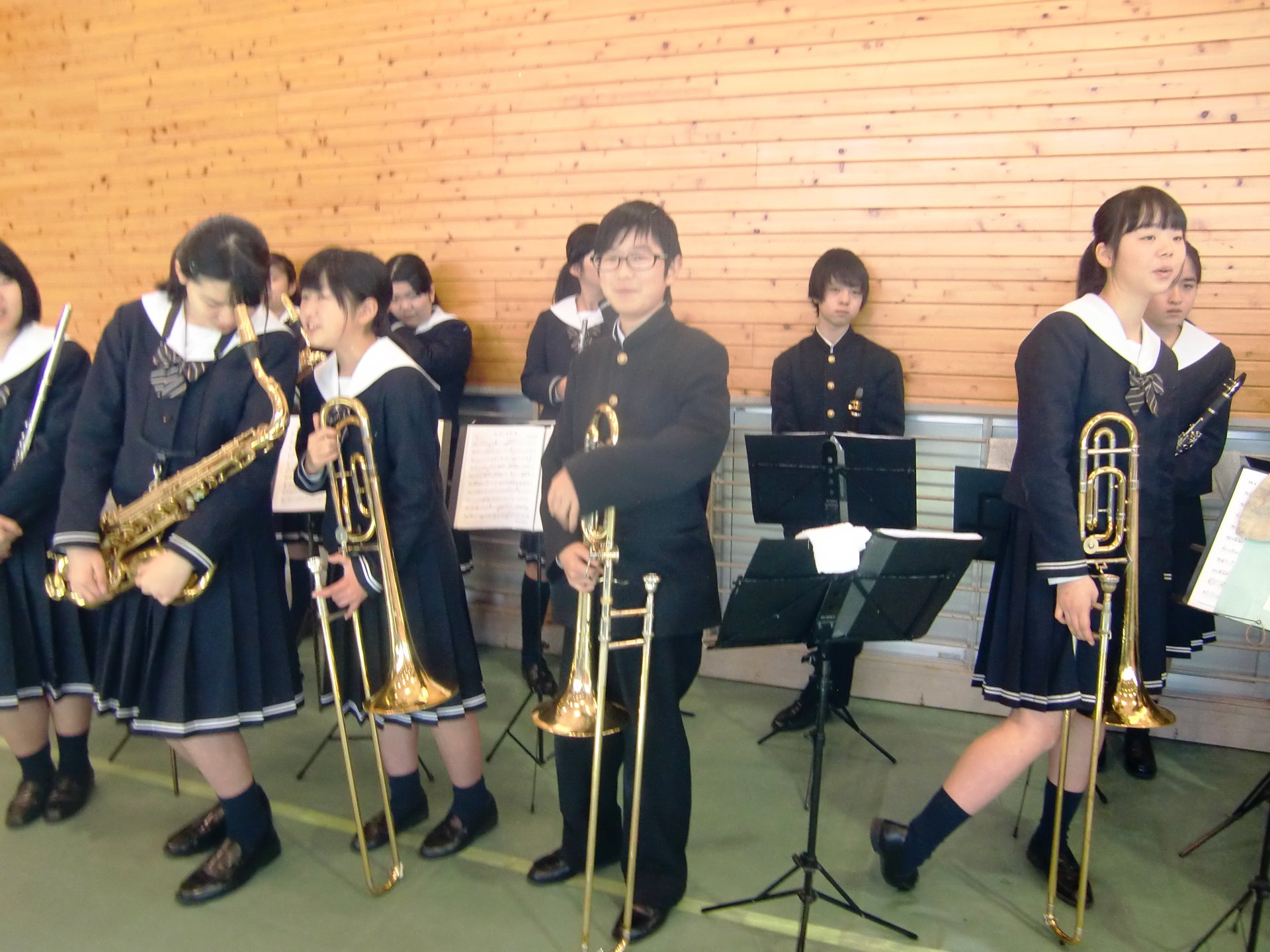 岡 輝 中学校