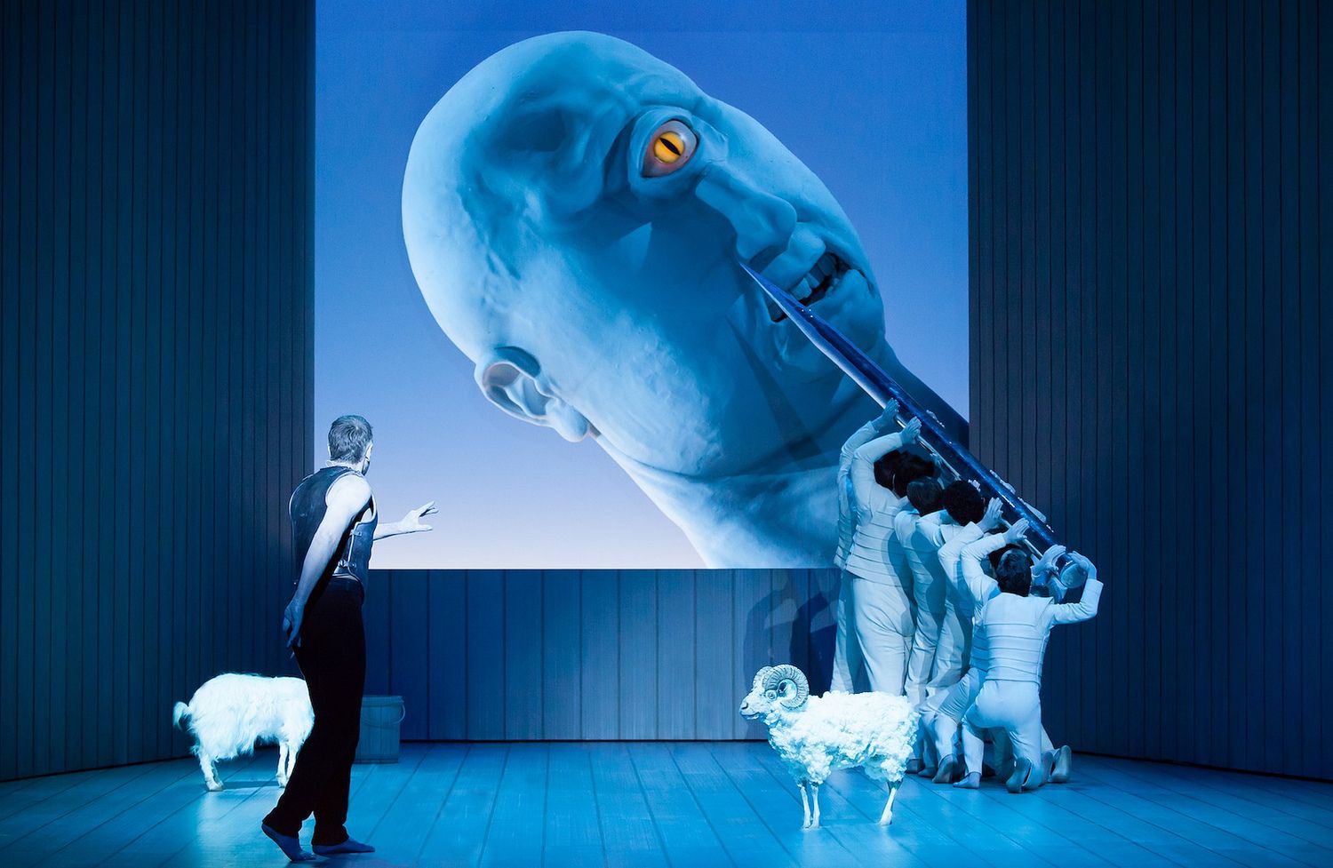ROBERT WILSON’S THEATRE Mihail Moldveanu SET DESIGN Robert Wilson is a Theatre Designer and Director