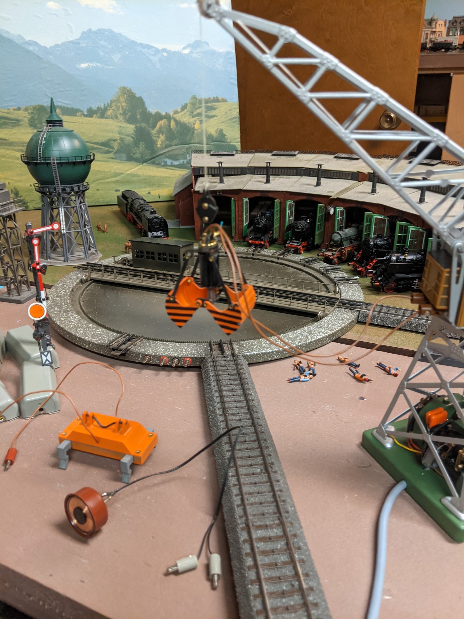 Marklin 7051 remote-controlled rotary crane with magnet