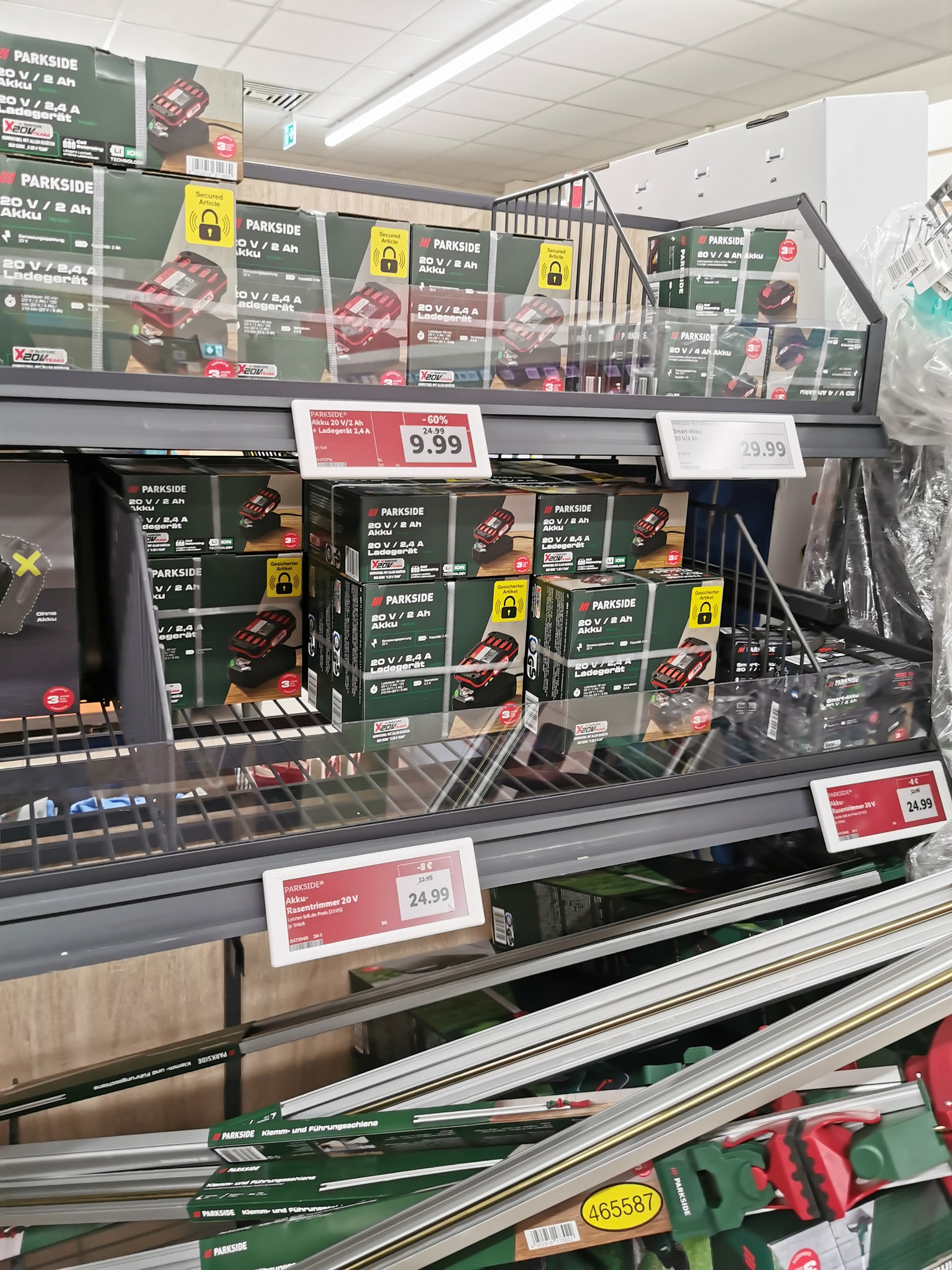 Haben die Ebay Kleinanzeigen Heinis heute verschlafen? 😅 die Regal sind noch voll mit Akkus 😆und das kurz vor 12
