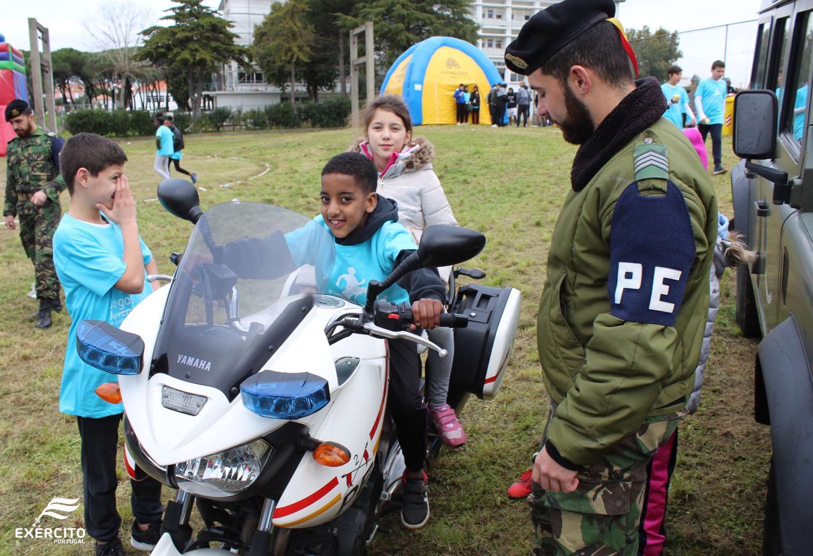 Regimento de Lanceiros N.º 2 recebeu... - Exército Português