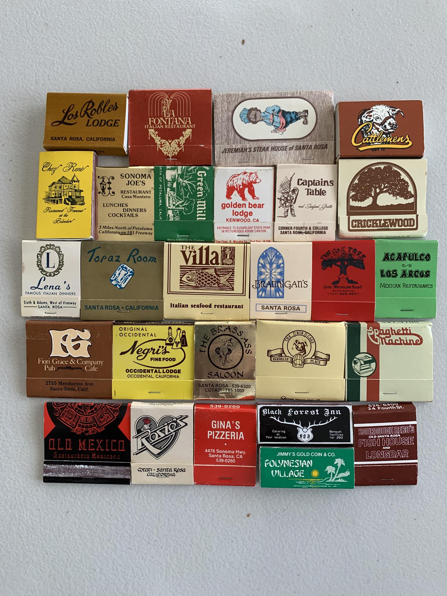 Vintage matchbook collections from restaurants display picture 1