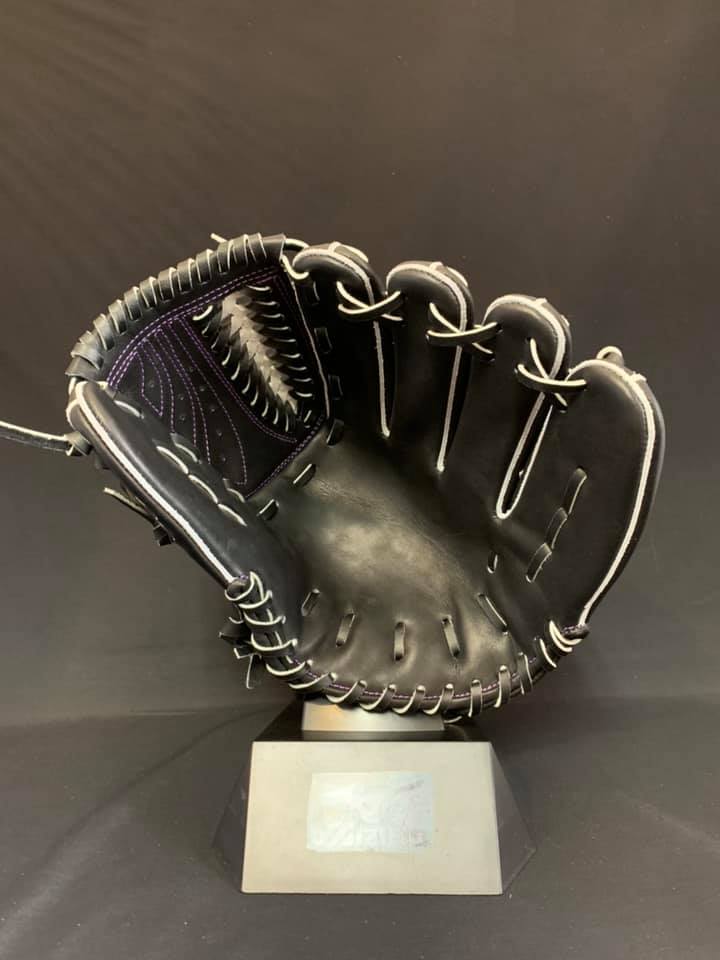 すみれスポーツ、オリジナルグラブ&ミット⚾️ 新型の投手用