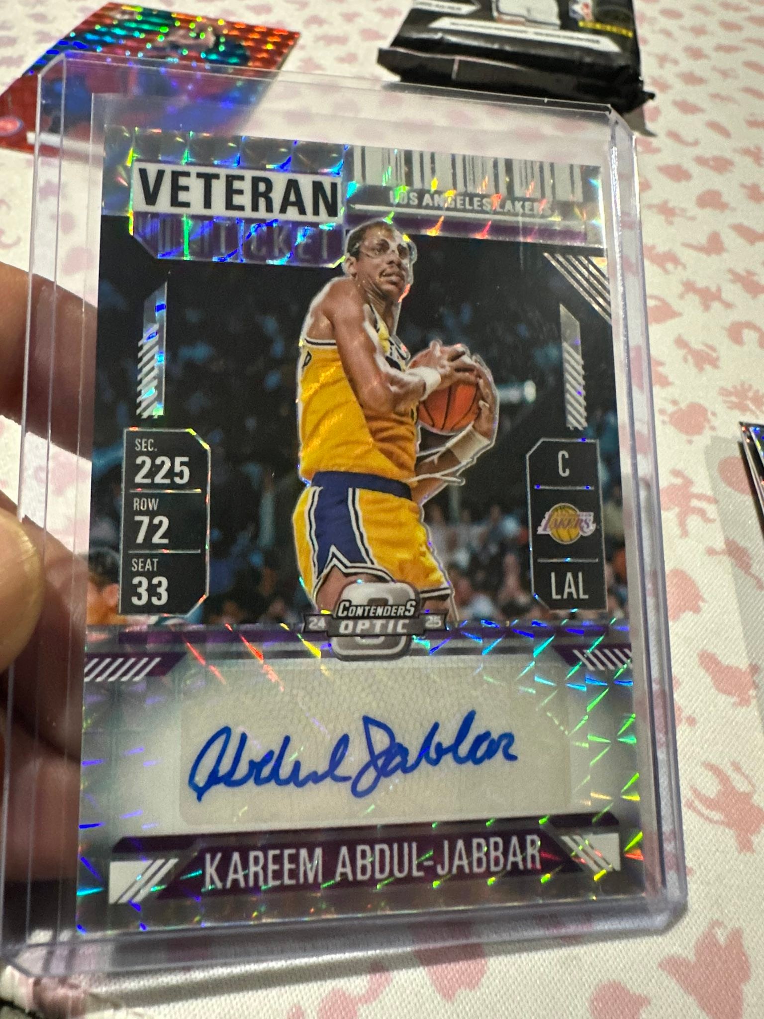 Lakers fan hits Kareem Abdul-Jabbar auto in Contenders Optic