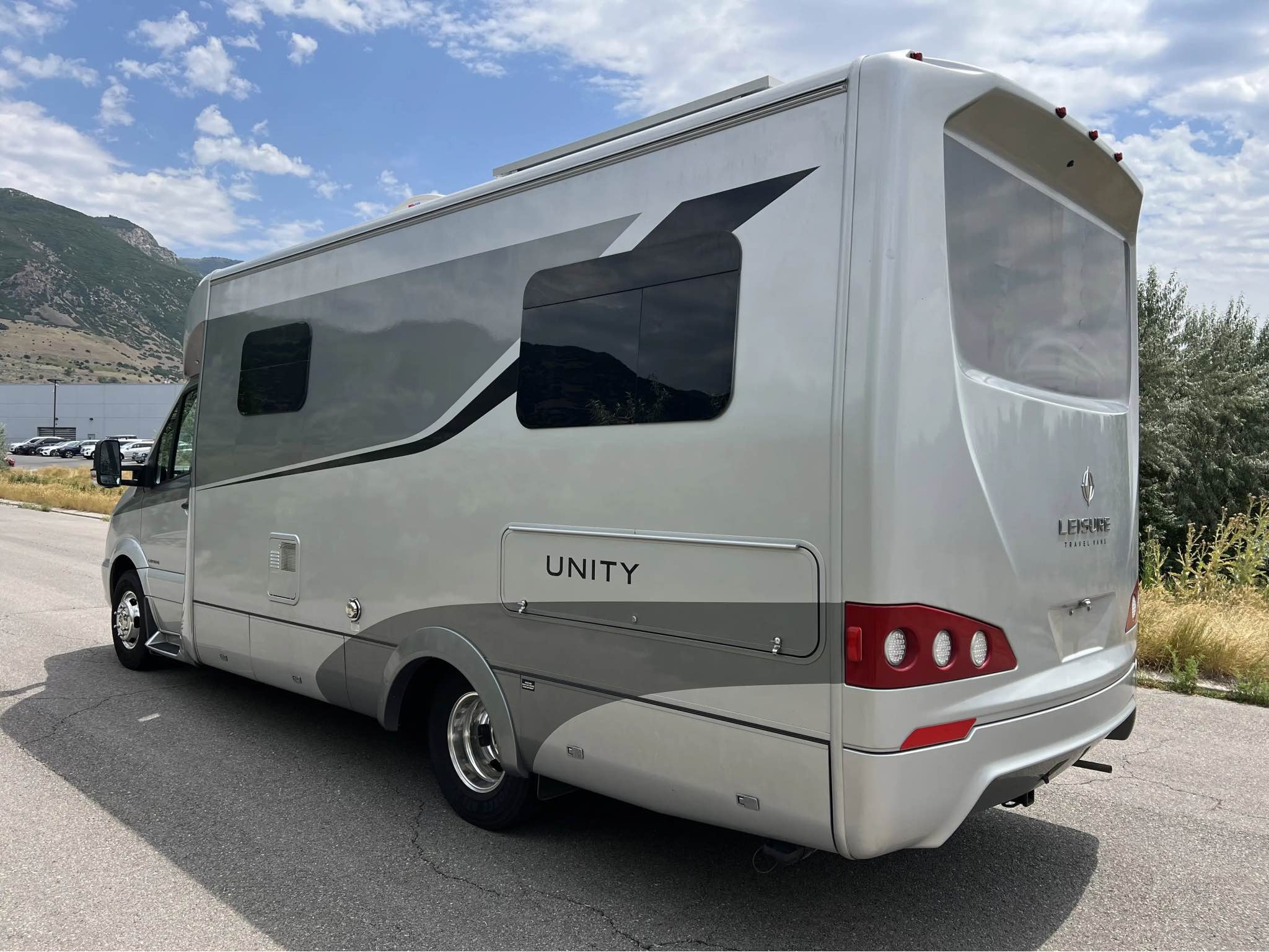 2015 Mercedes-Benz Leisure Travel Unity U24T Base