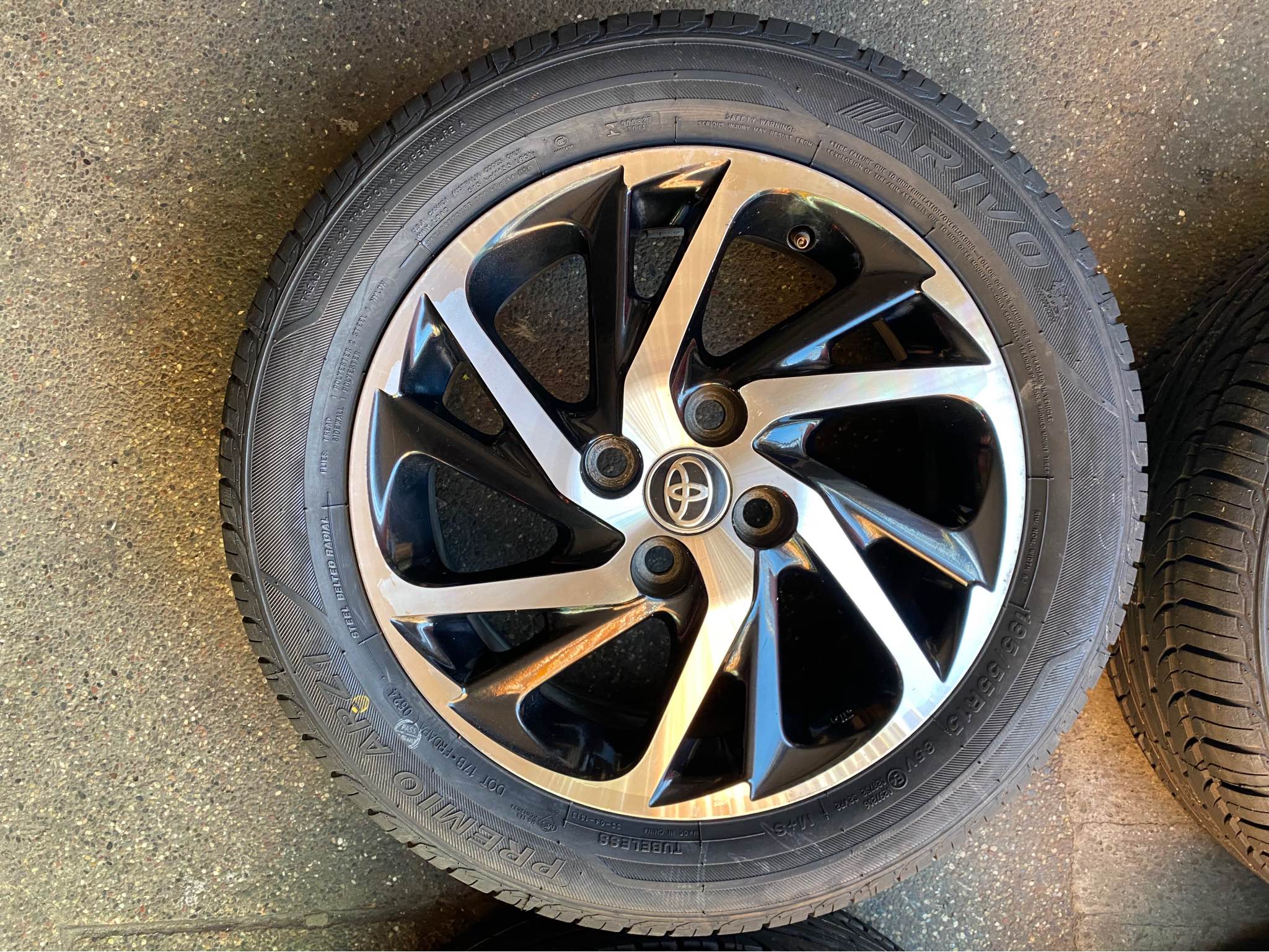 15 inch toyota vios gen4.5 stock mags with brand new arivo tires - Car ...