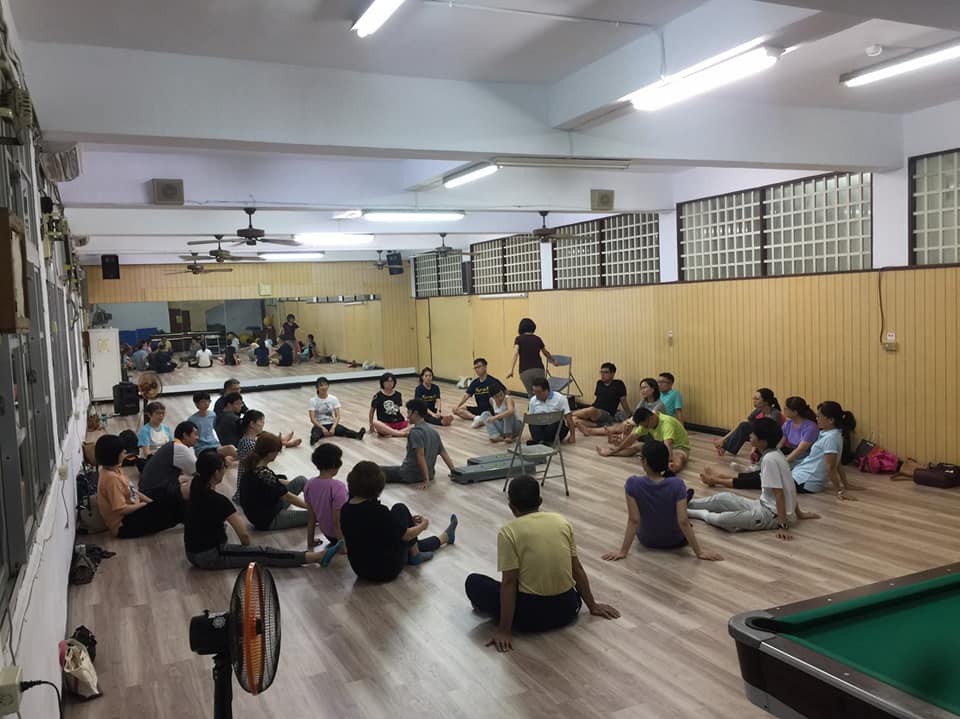 Kmos身體安全學校 - 下次上課要穿短版衣XD ，不然誤以為在教短腿拳。...