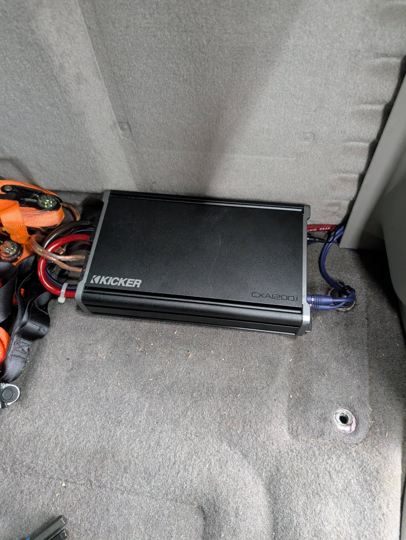 Kicker CXA 1200.1 amp outperforms Hifonics Zeus 1800.1