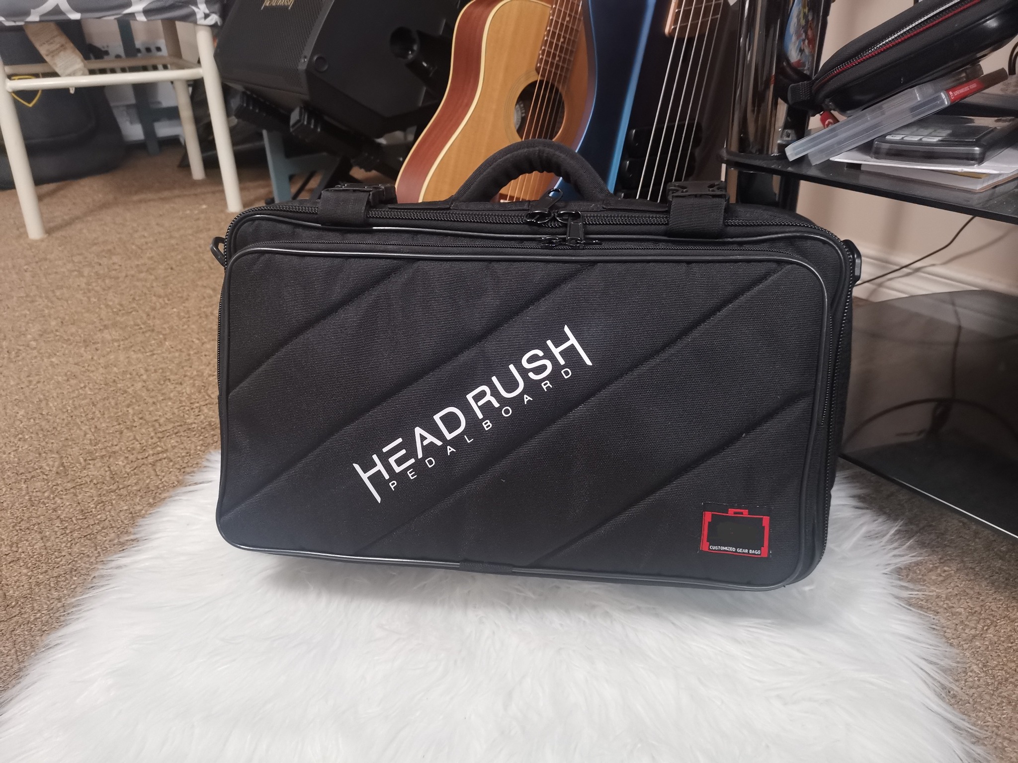 Just sharing pics of my customized headrush core gig bag.