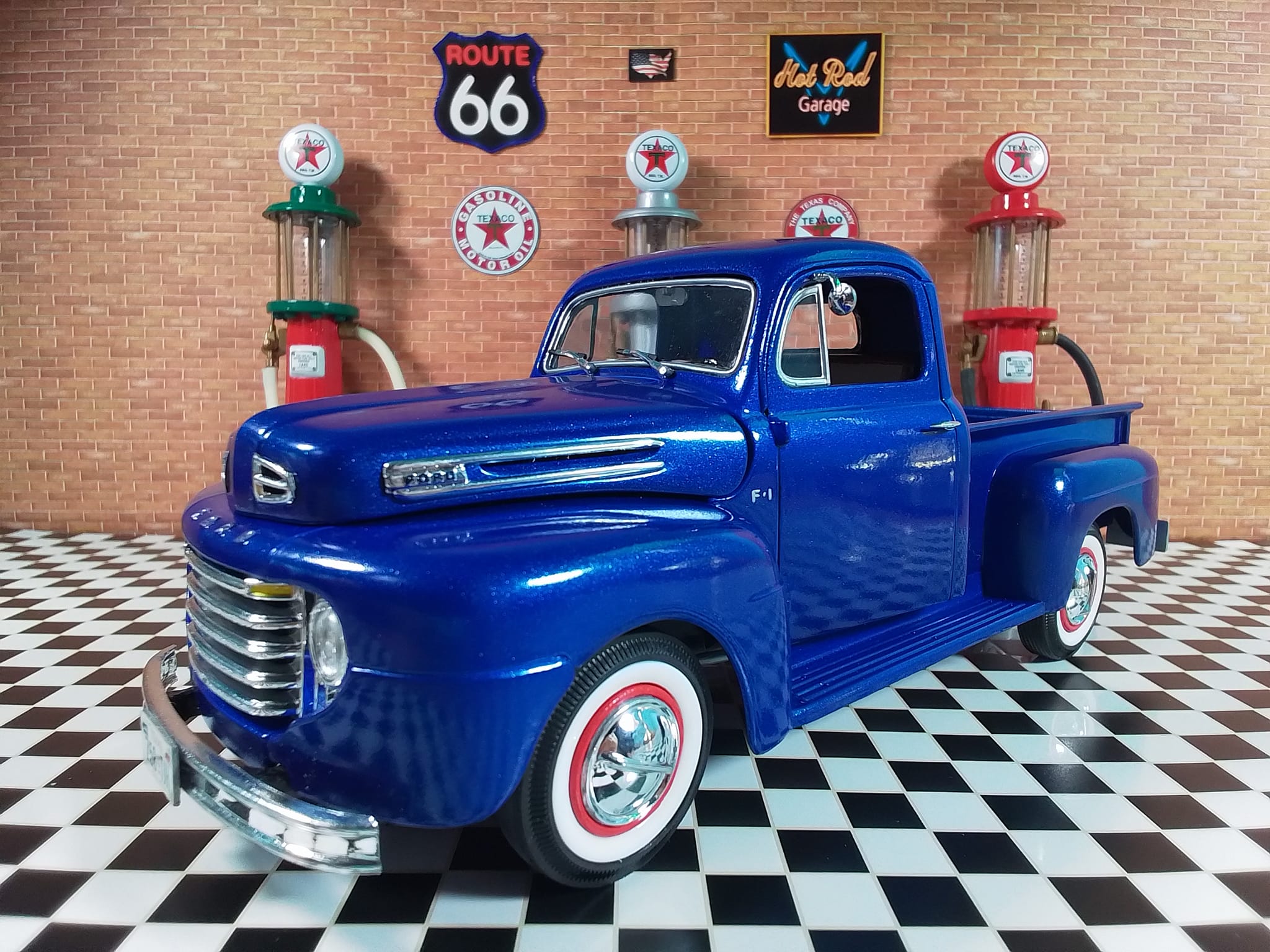 Revell 1950 Ford F-1 Pickup Painted Star Spangled Blue