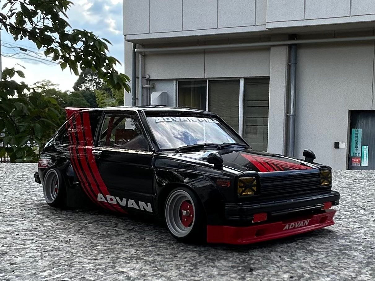 ハセガワ製スターレットKP61完成しました。アドバンカラーです。車