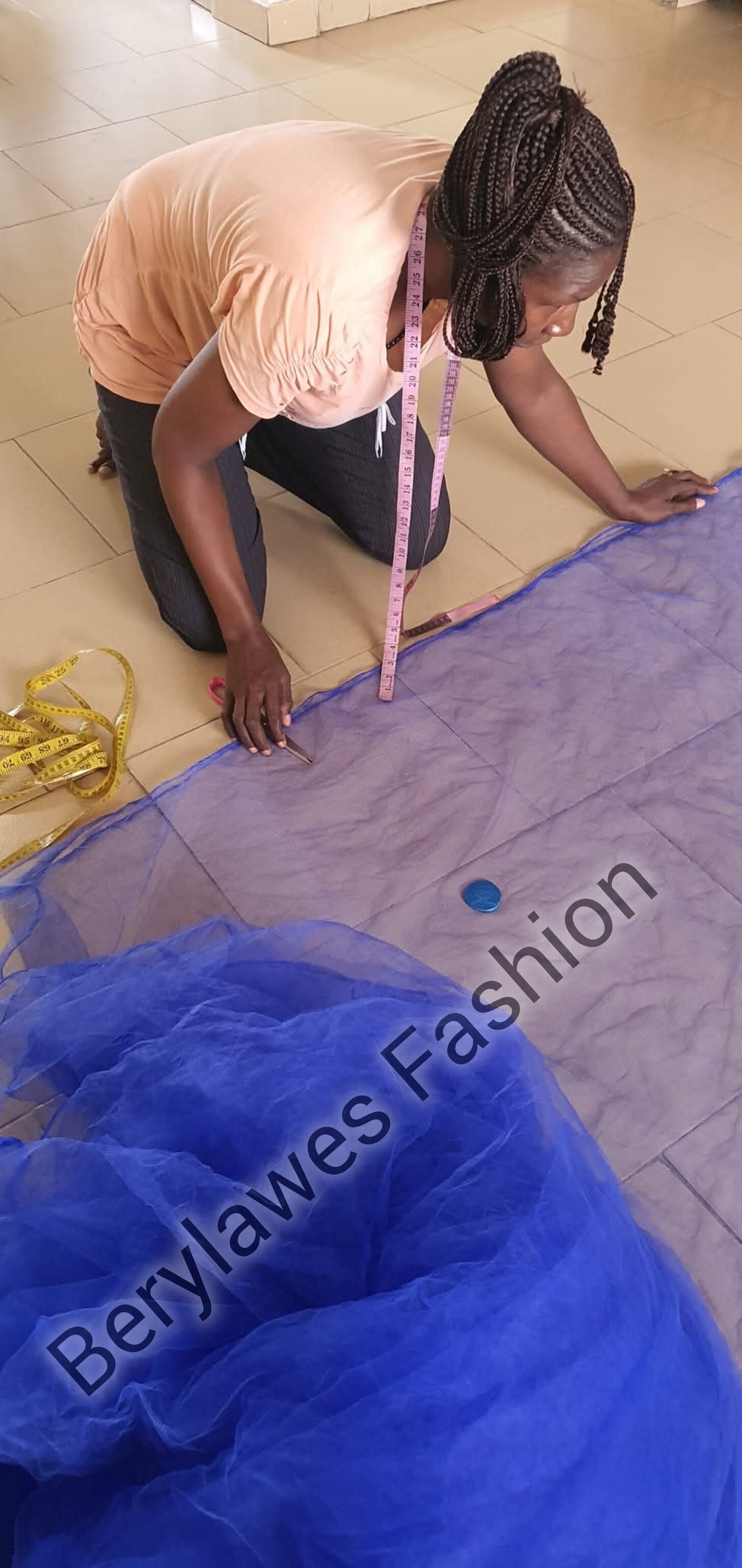 How to cut tulle to desired length?