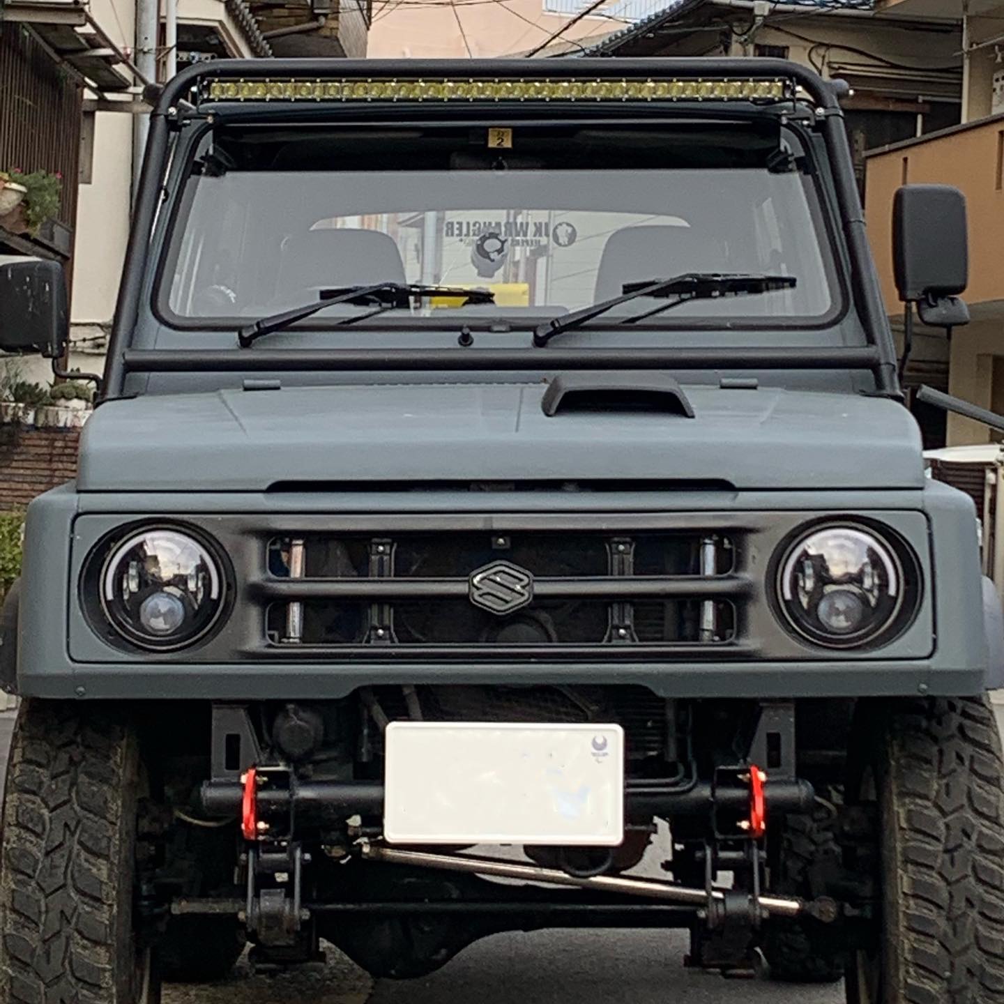 52インチ LEDライトバー マウント付き ジムニー JB64 JB74 ジムニー led ライトバー 車 点灯紹介 超爆光作業灯 JB64・74用 52インチ