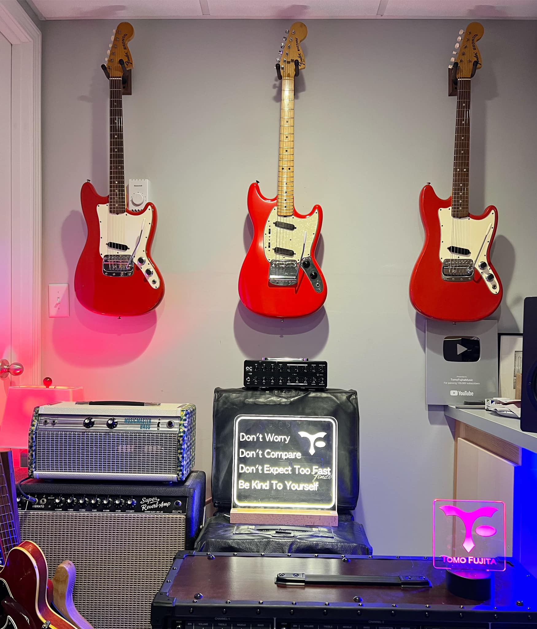 Vintage Fender Bronco guitar review and photos