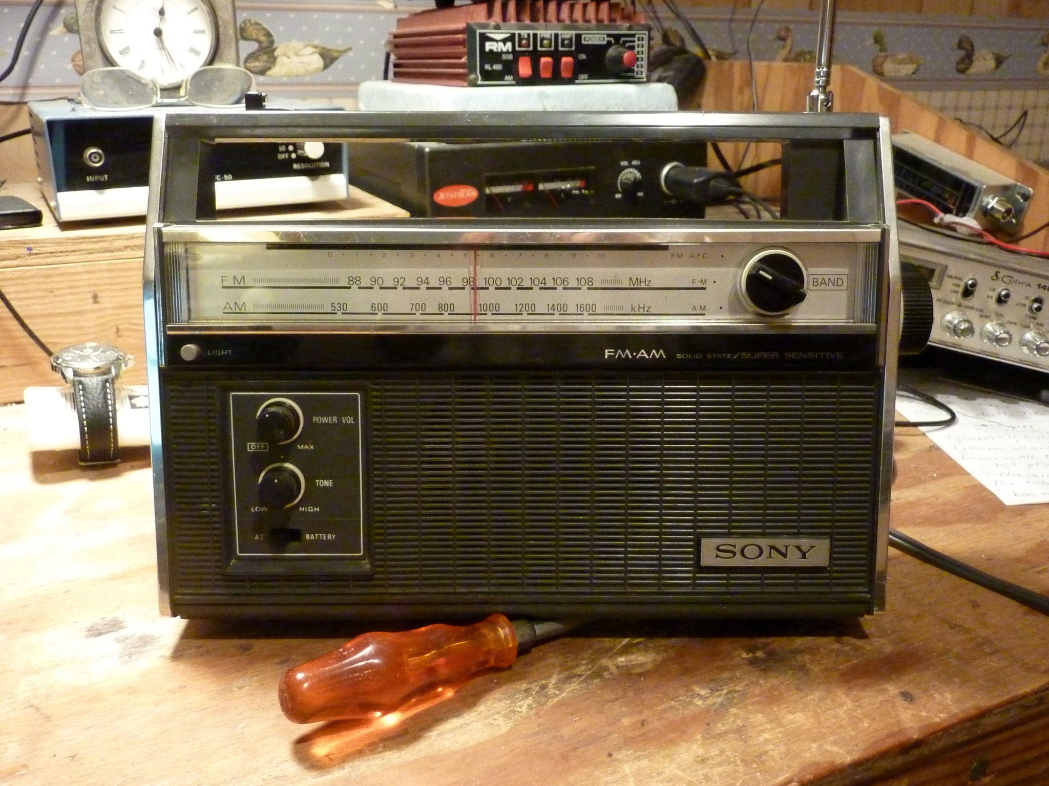 Sony TFM-7300 radio performs well on AM and FM