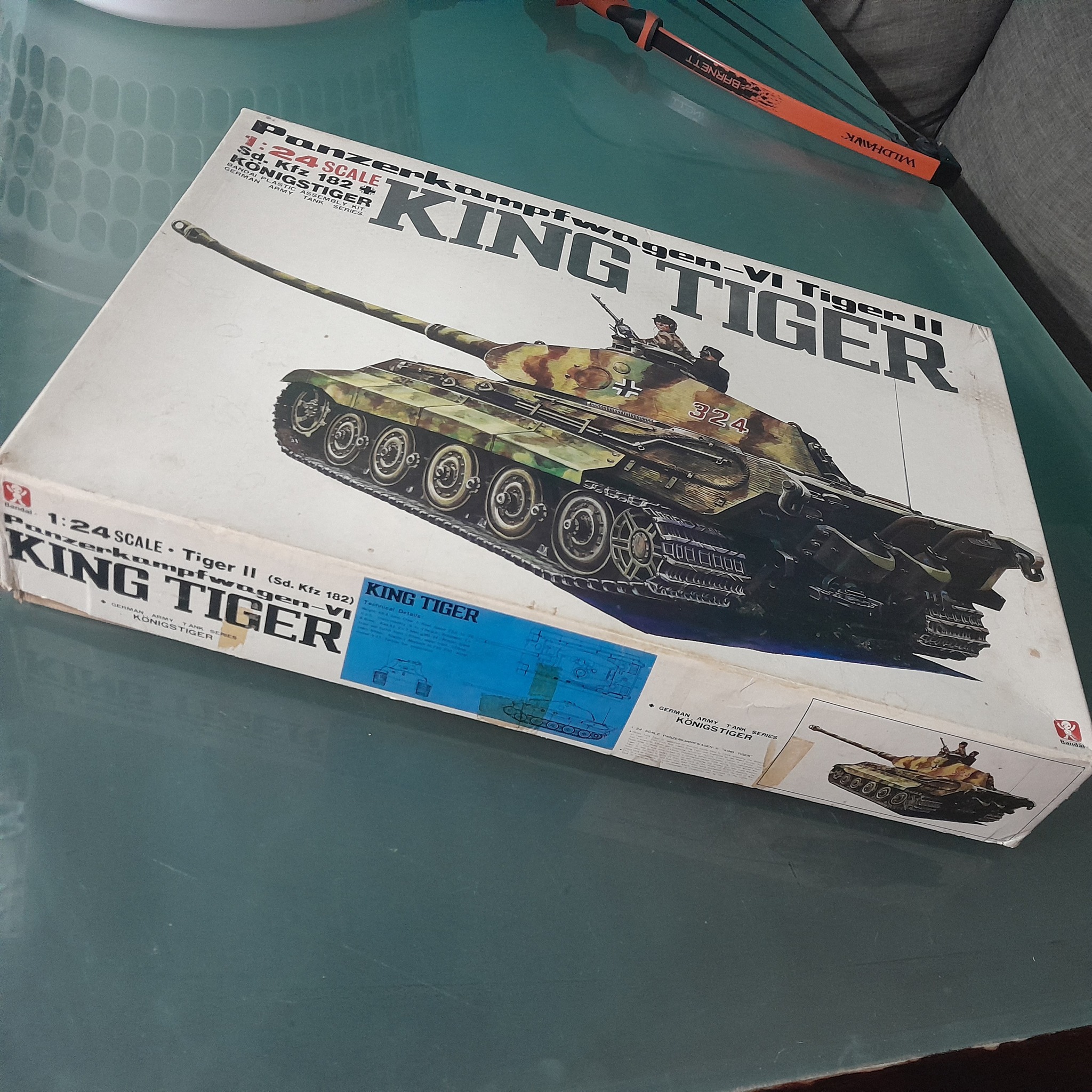 What information is available about this 1:24 scale King Tiger