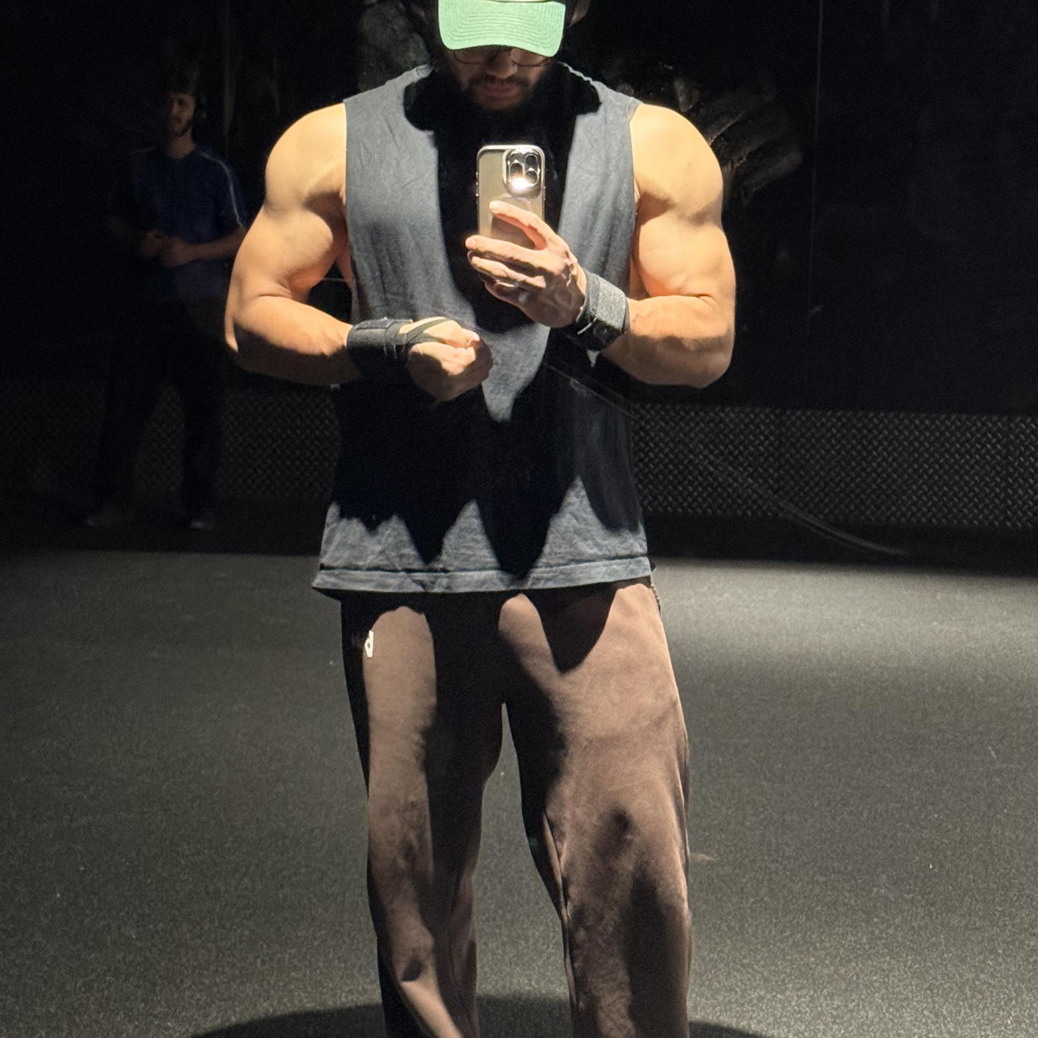 Day 9 Chest & Back today • Incline DB Press • Chest Press / Fly ...