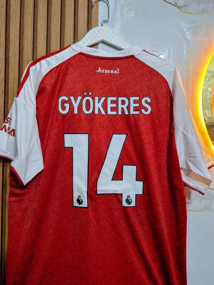 🇸🇪 Viktor Gyökeres has officially taken the iconic number 14