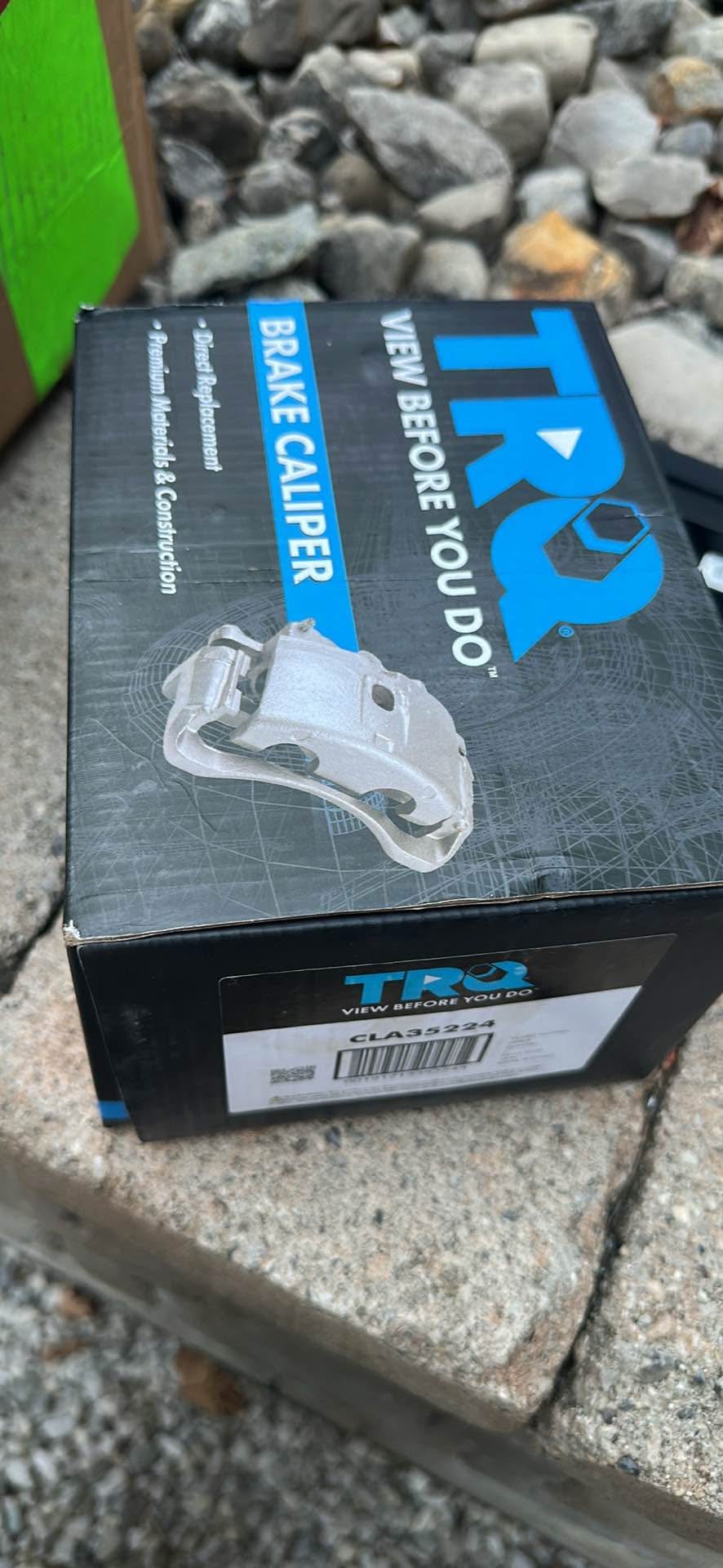 Pair Rear Brake Calipers W/ Brackets For Jeep Cherokee 2014-2020 & Chrysler 200