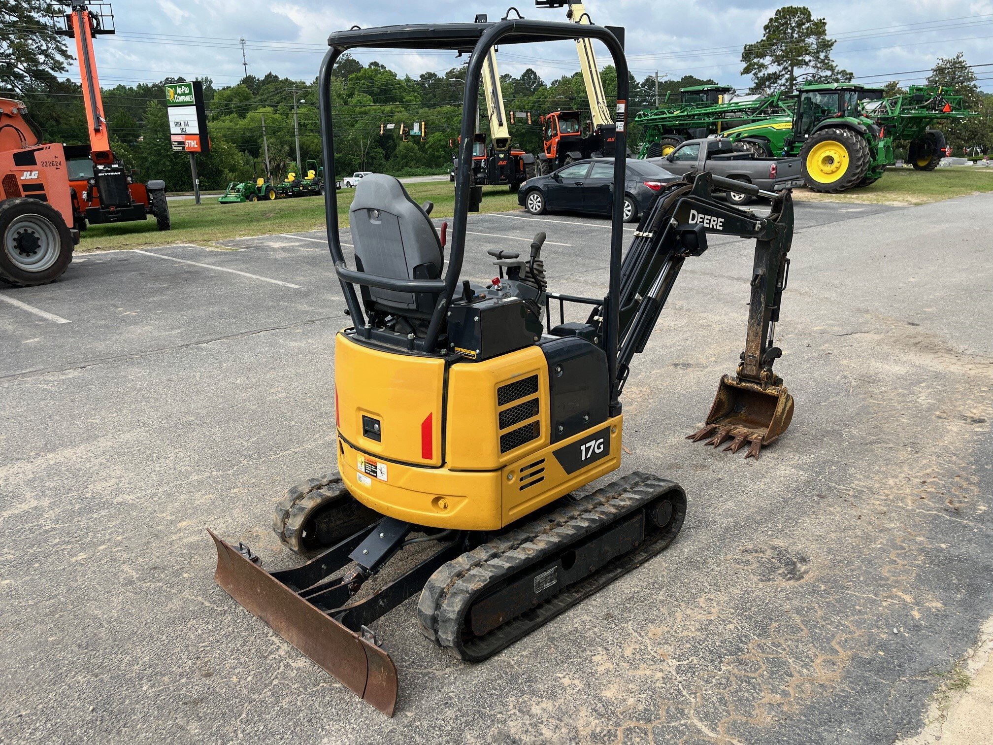2023 Hitachi ZX60-5 Mini Excavator w/890 hrs, one owner, excellent