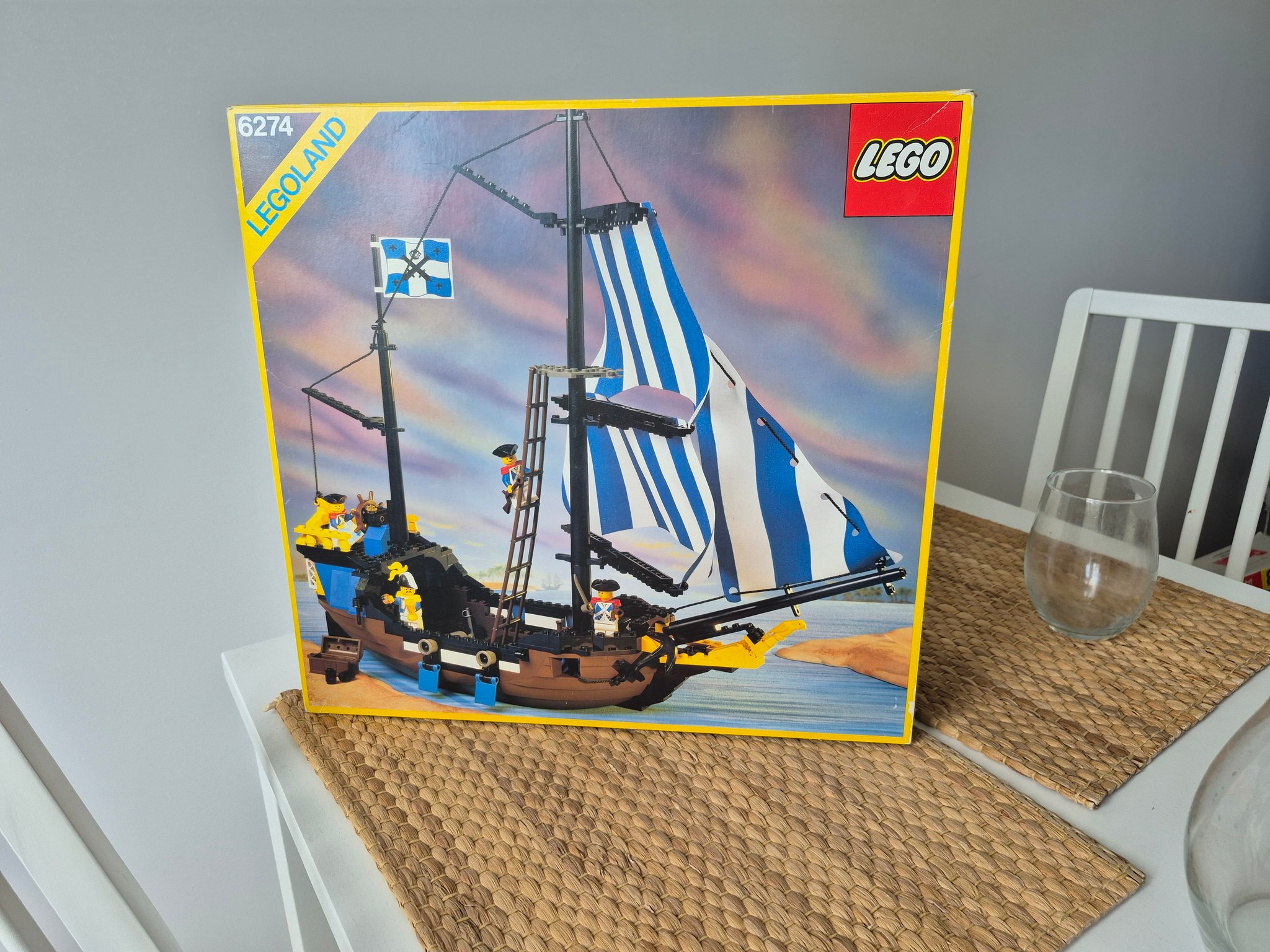 45個。 Hello everyone, I am presenting the Lego 6274 Pirates series set