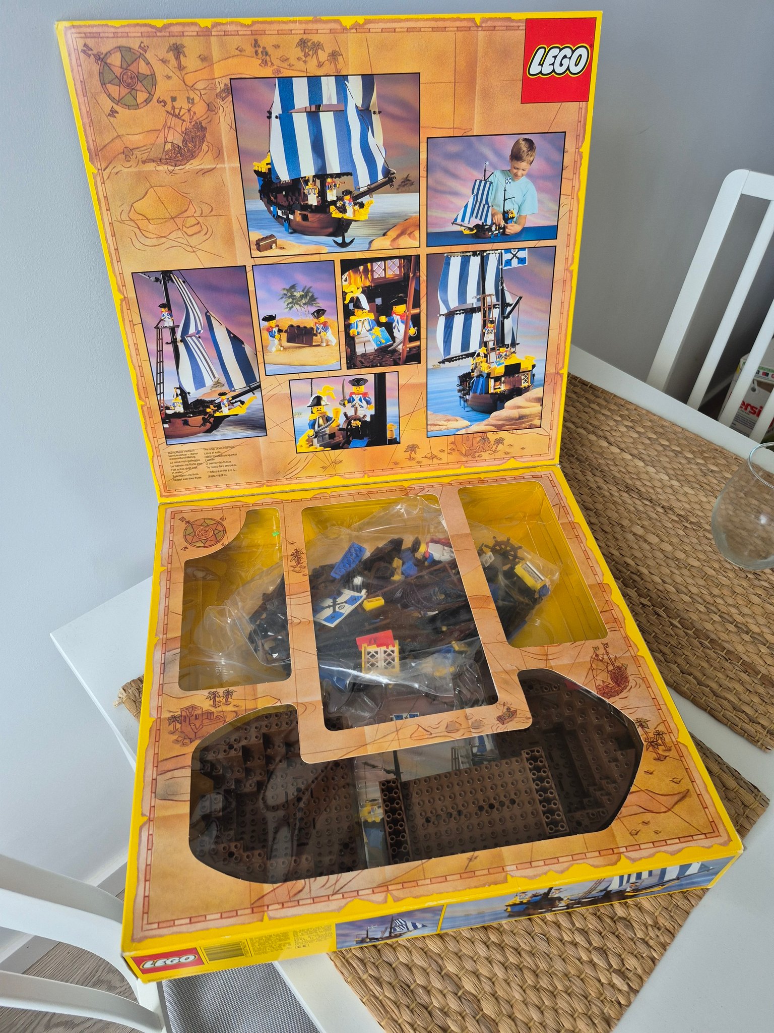 Hello everyone, I am presenting the Lego 6274 Pirates series set