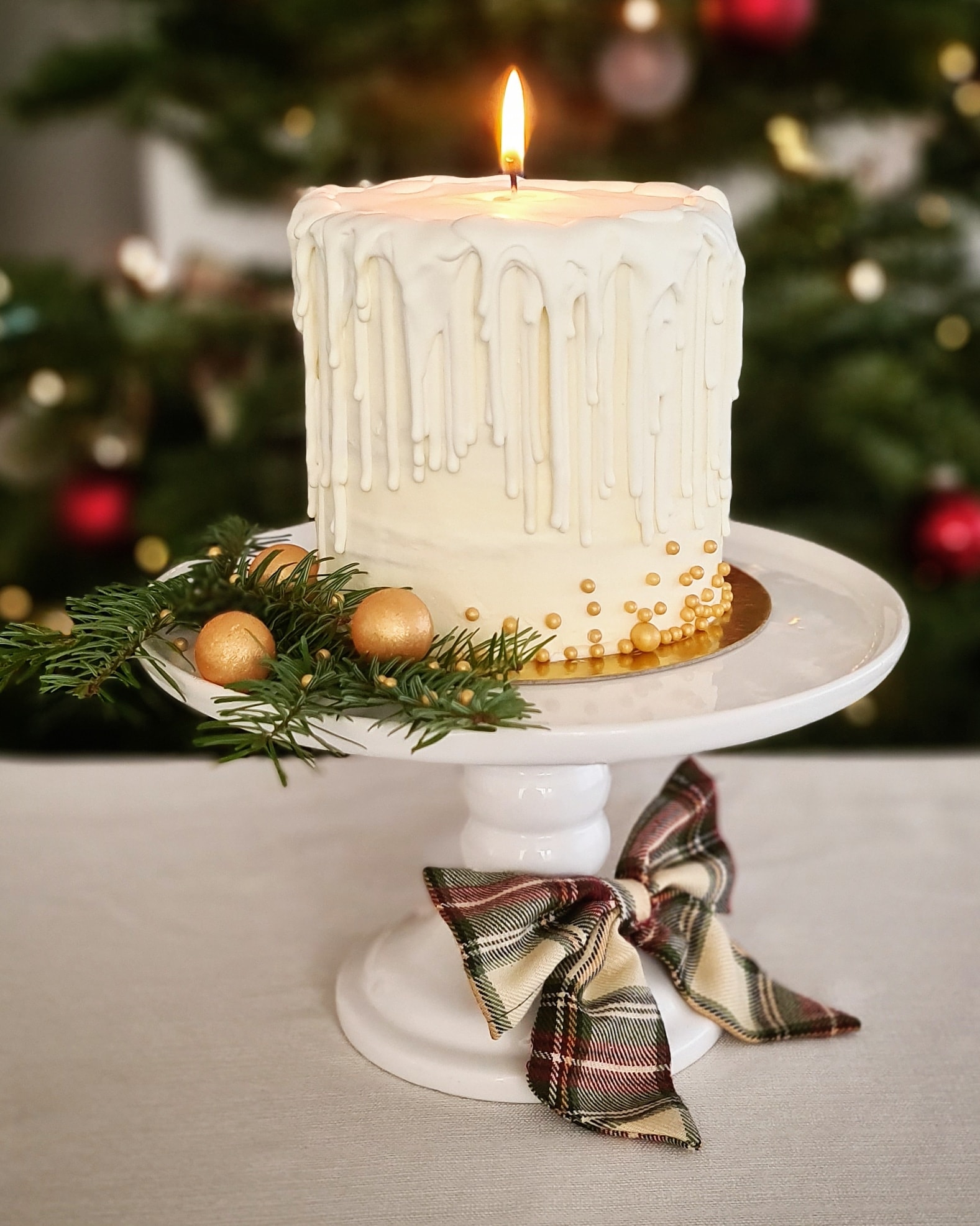 Mimi's Backliebe wünsch euch allen einen schönen 4. Advent.🕯🎄🌟 Im Inneren dieser schönen Kerzen Torte befinden sich leckere Vanilleböden und als Füllung eine Passionsfrucht-Mascarponecreme und frische