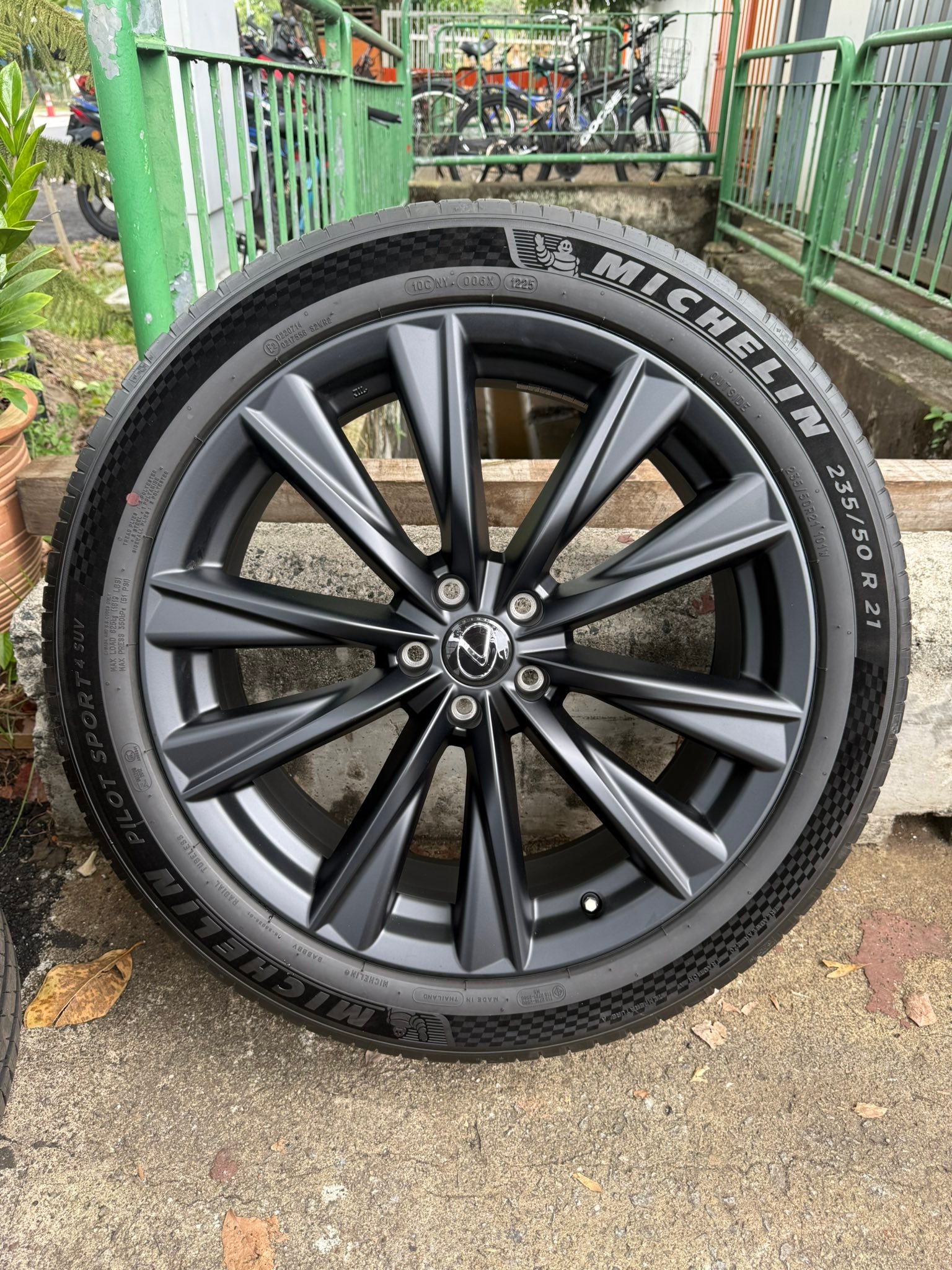 Lexus RX500h F-Sport rims with Michelin tires for sale