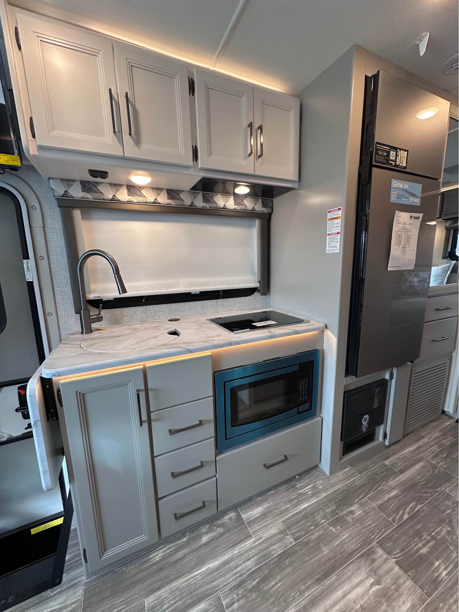 2025 Thor Geneva 24VS (NEW) 25ft Class A - RVs & Campers - Northbrook ...