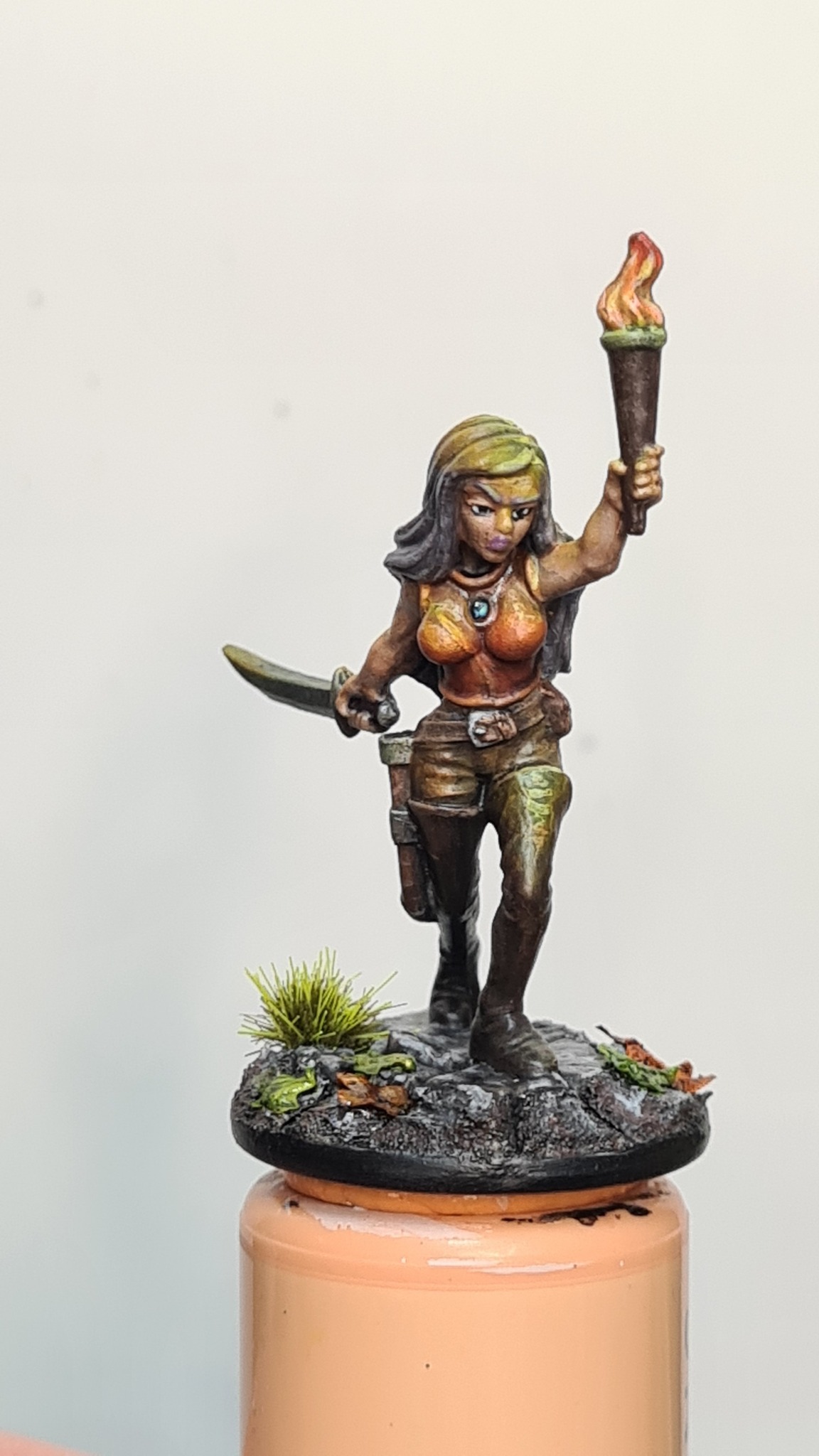 1 x DELADRIN Assassin - Reaper Bones Figurine pour Jeux de Roles Plateau - 77035