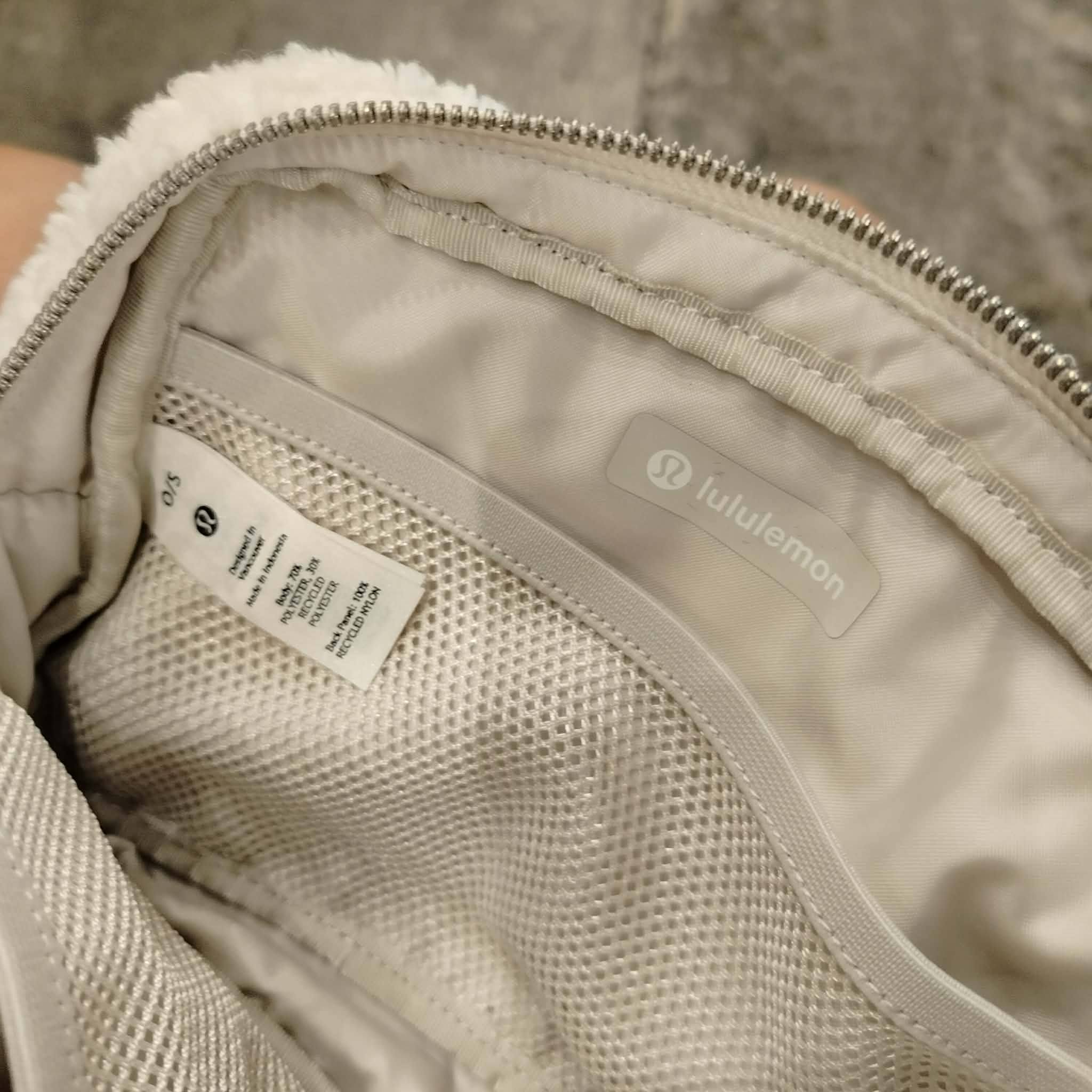bunny bag lululemon Athletica Everywhere Fleece Belt (New Year, White) Fashion CONDITION: NEW Color:Nickel Hex Lee Fisher Nets |