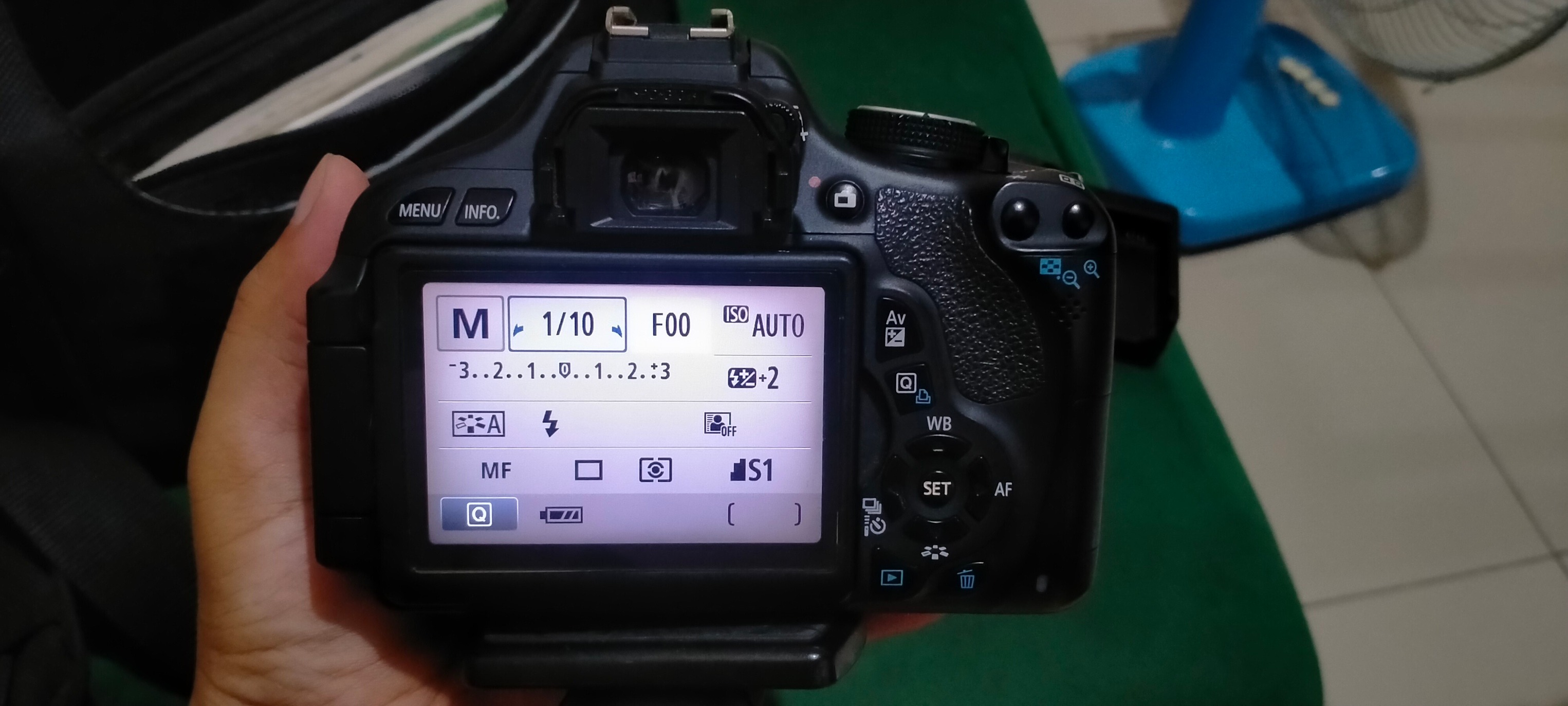 CANON EOS KISS X5 15K ALL IN Complete set with camera bag with 2 