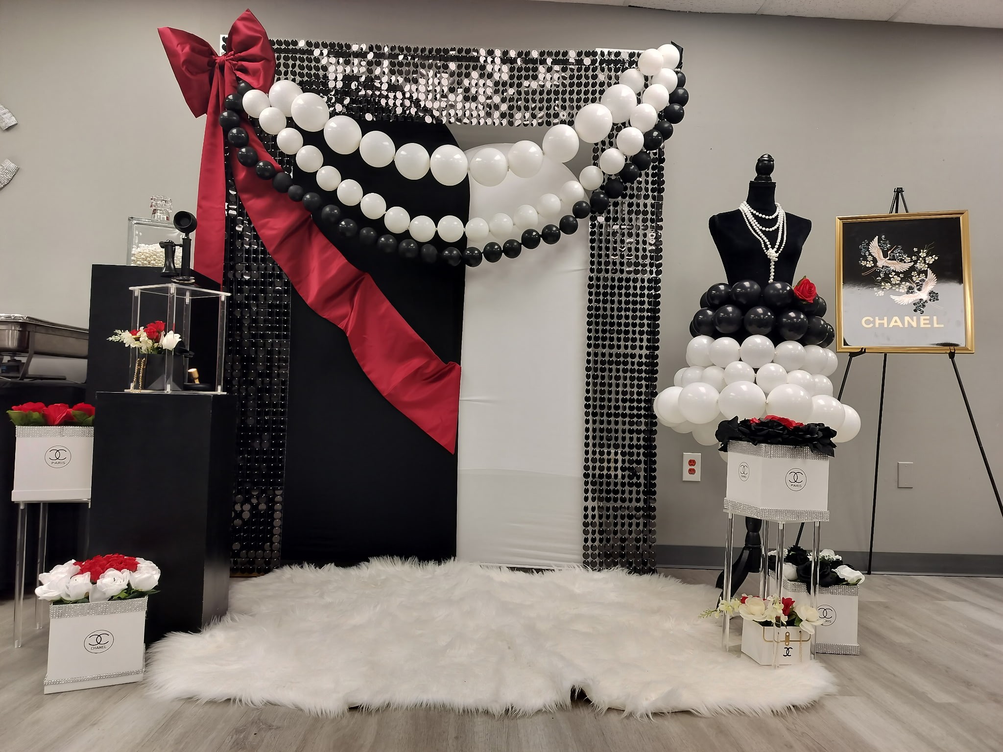 Balloons and mini skirt for mannequin