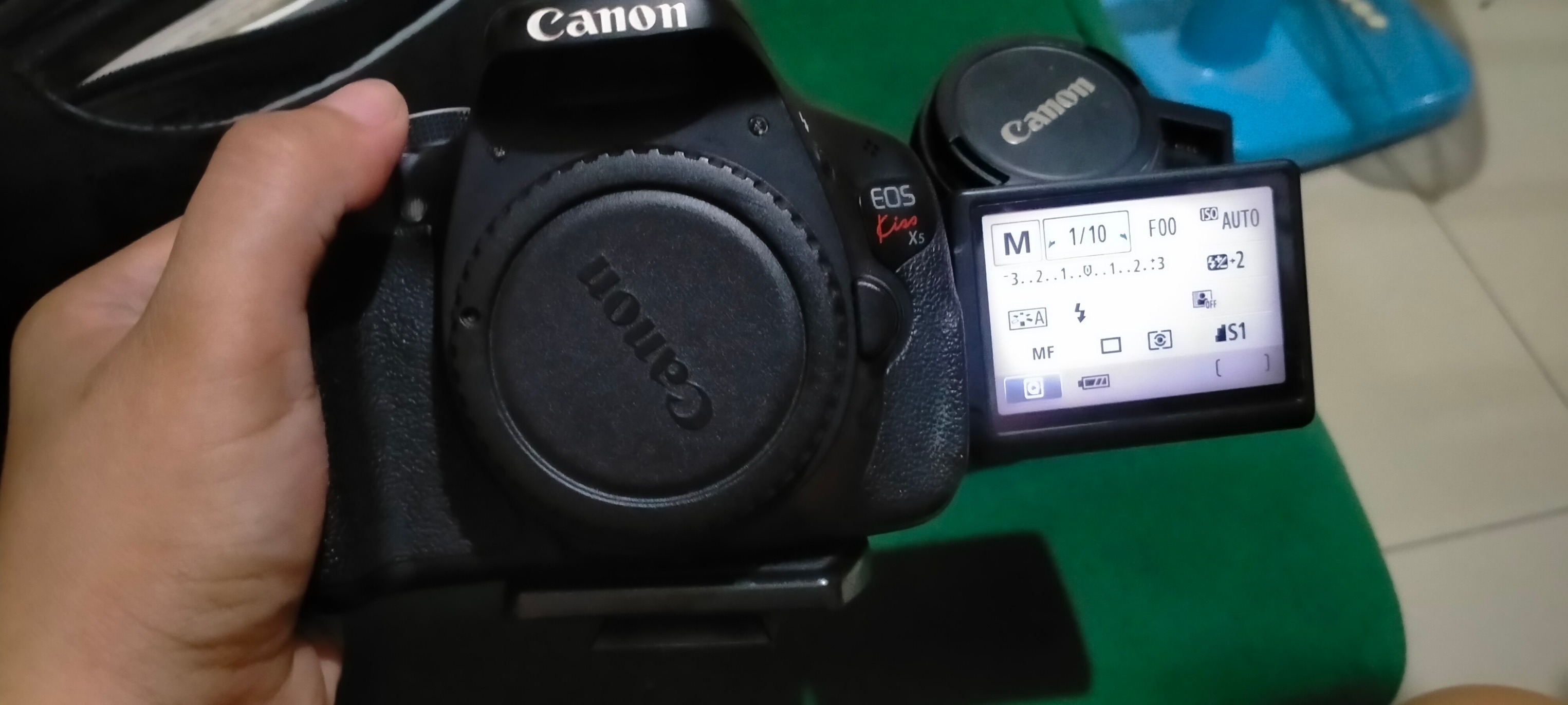 Canon EOS Kiss X5 complete set for sale