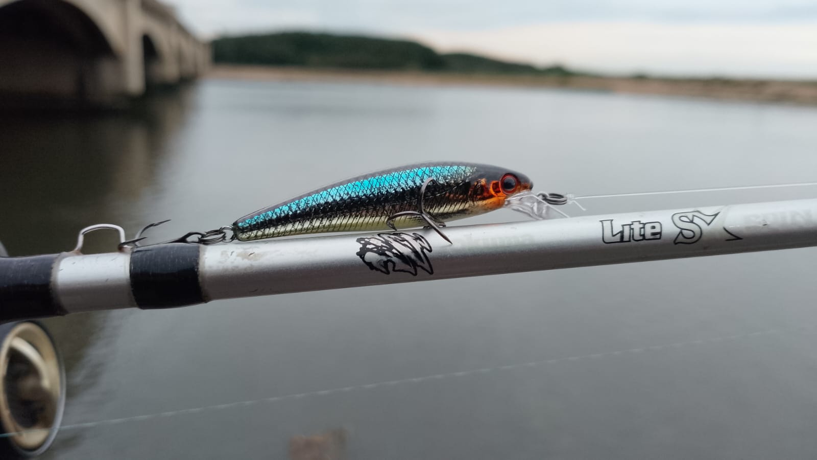 okuma dropshot rod and the Fuji SiC guide inserts feature deep pressed frames for added durability Okuma X-Factor Slim Dropshot 7'6"