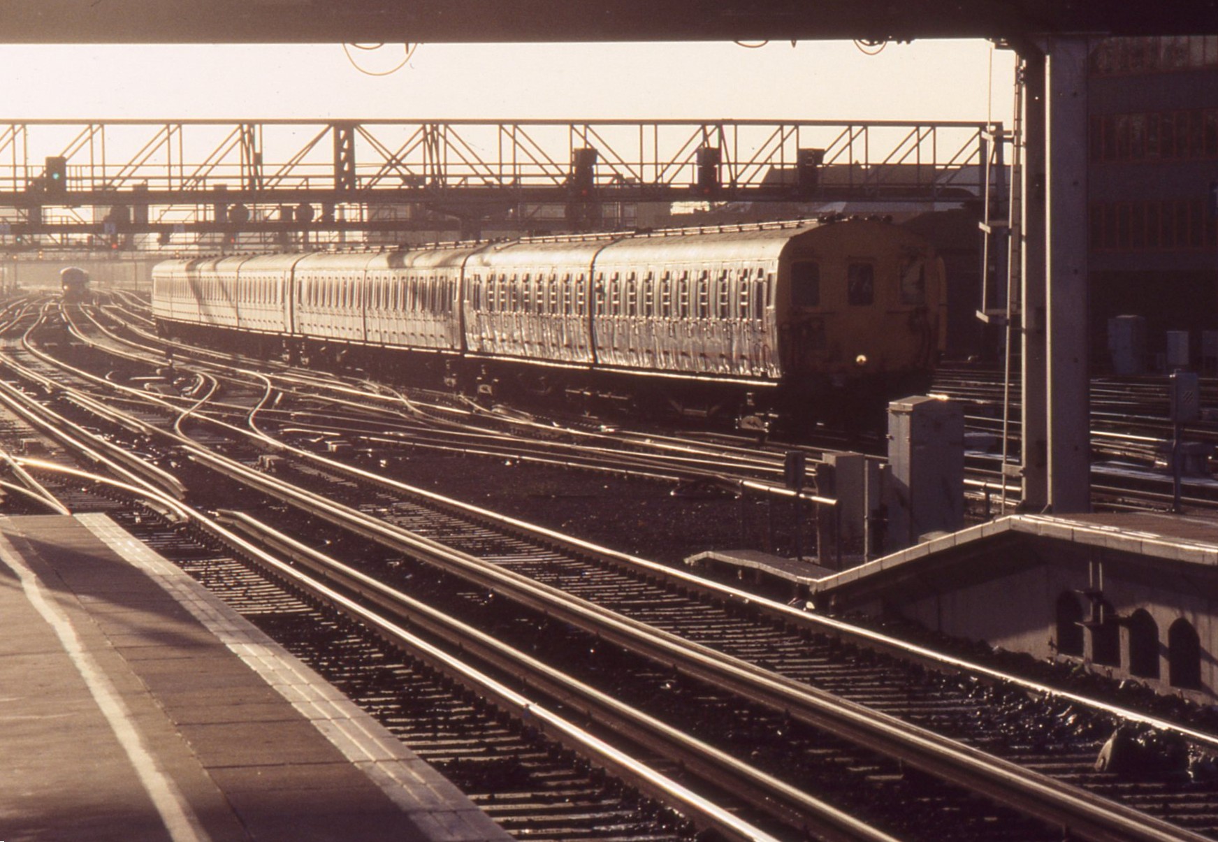 Southern Electric Group | An 8 EPB formation consisting of units 6309 ...